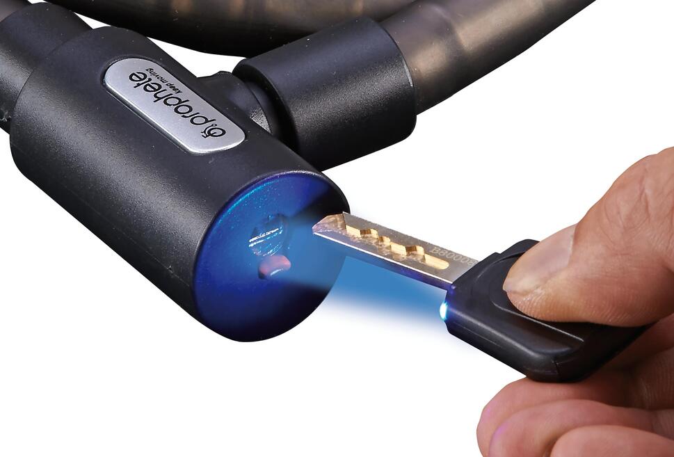 Zapięcie łańcuchowe, w zestawie 2 klucze cięte laserowo (1 z diodą LED)
