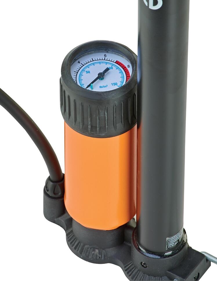 Pompka stojąca z manometrem i zestawem adapterów