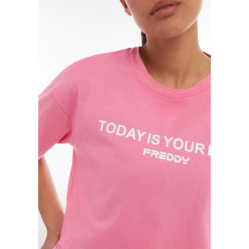T-shirt court pour femmes en jersey avec slogan en contraste