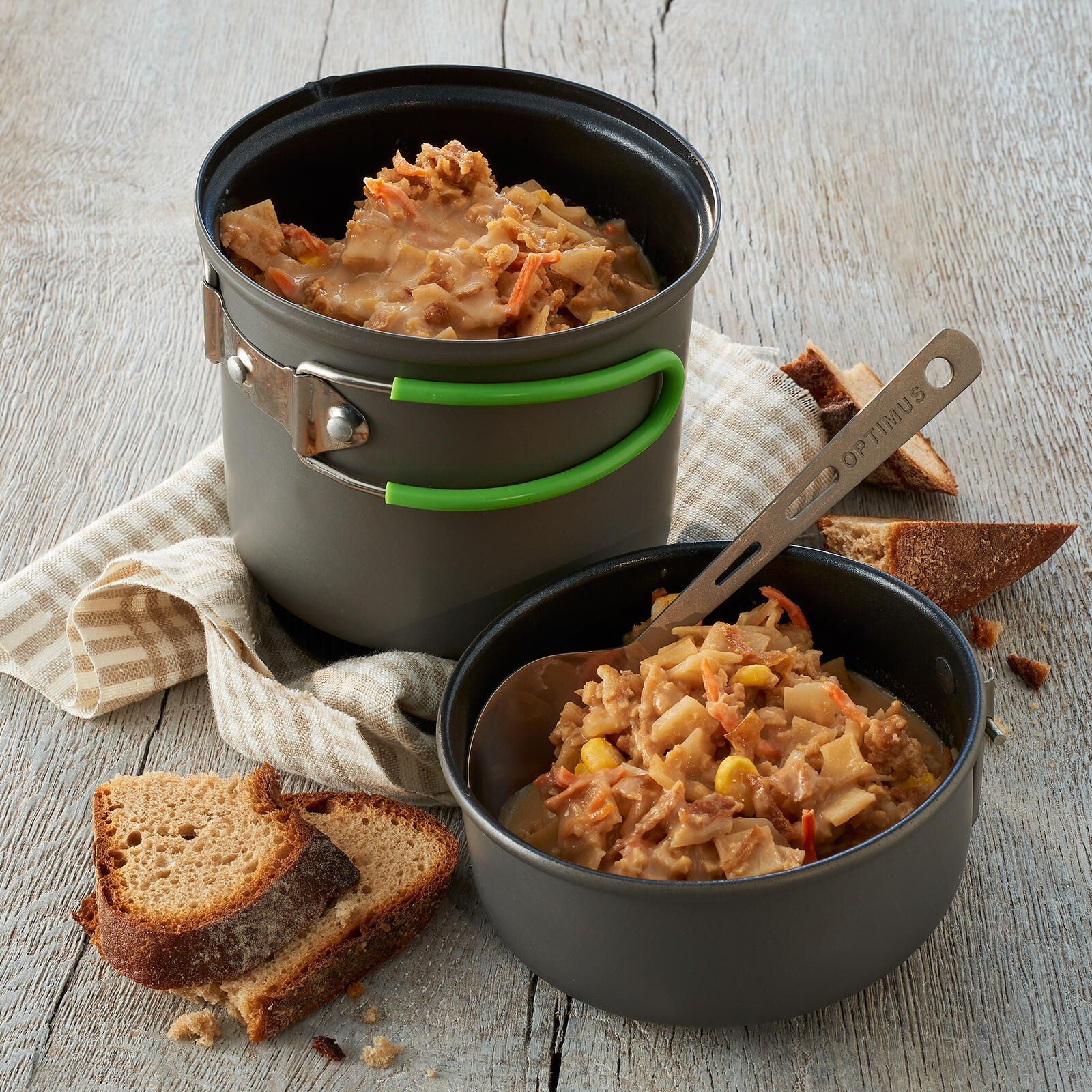 Trekking eten Aardappelpot Vegetarisch Outdoor maaltijd 2/2