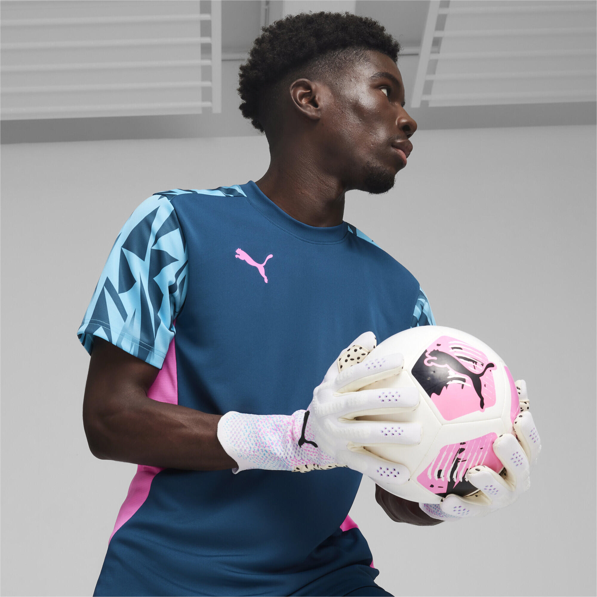 Guantes de portero FUTURE Ultimate NC PUMA White Poison Pink Black 2/4