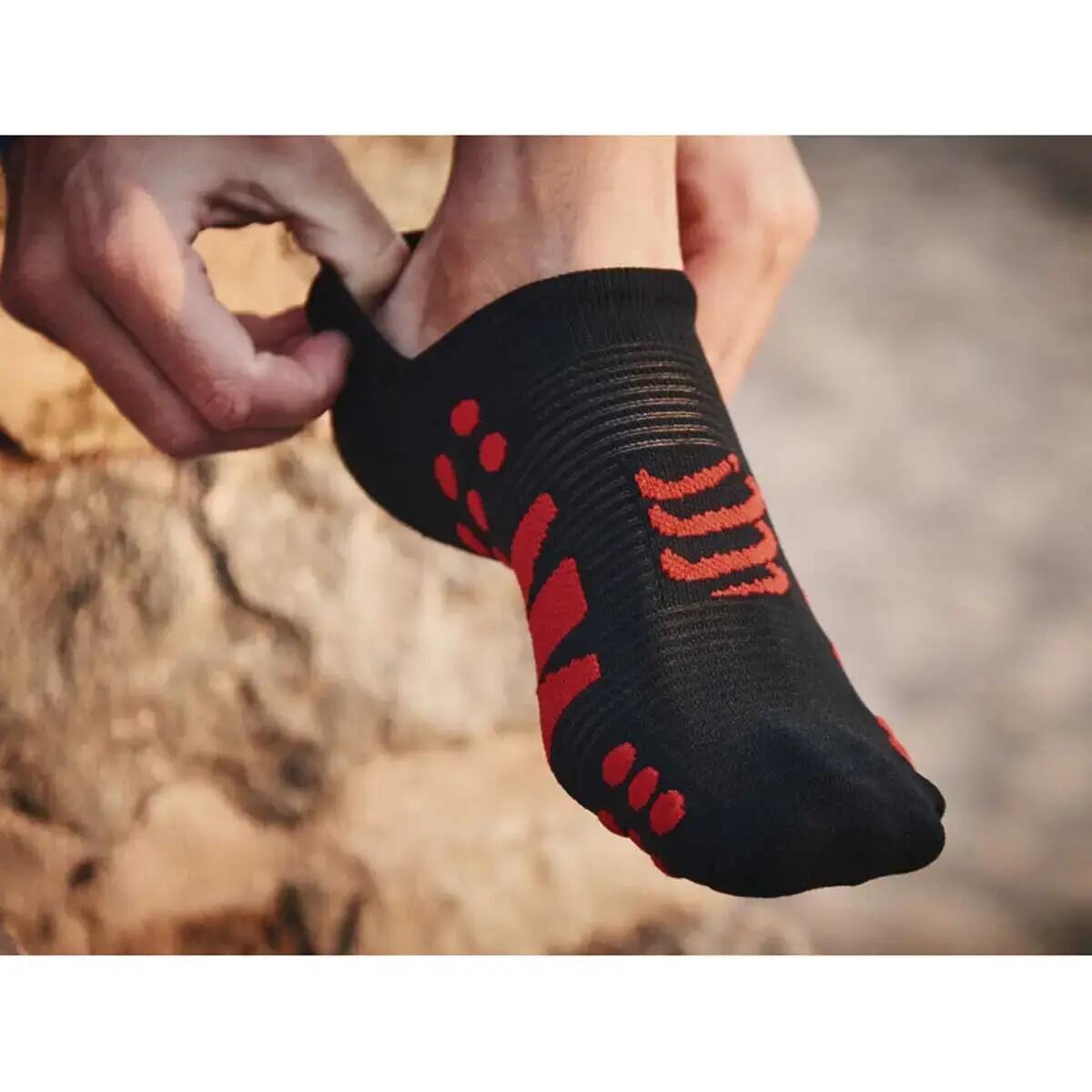 Calcetines No Show Socks Black/ Red running Unisex Rojo Compressport 4/5