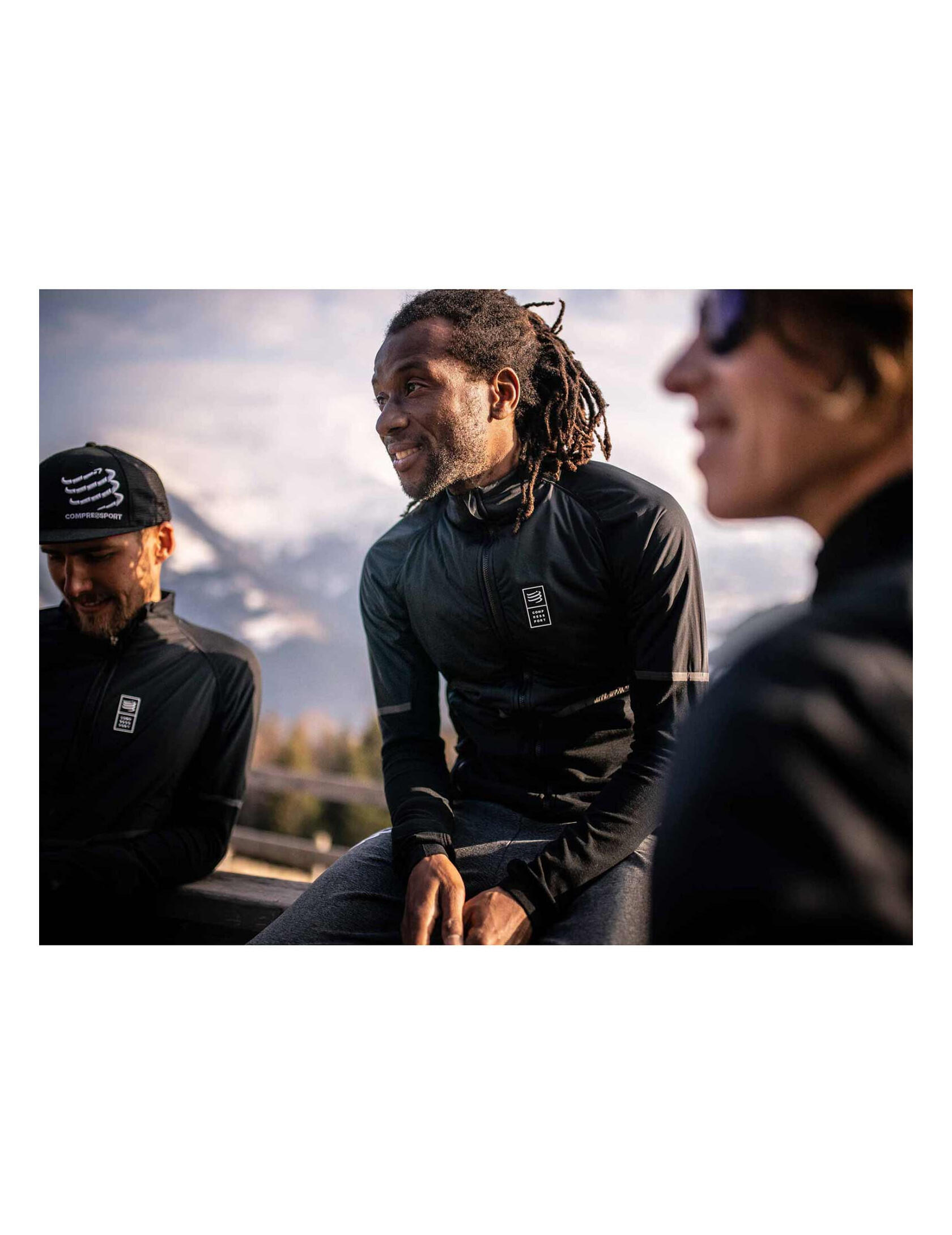Veste Into the Wool Compressport Mérinos noire coupe ergonomique 3/4
