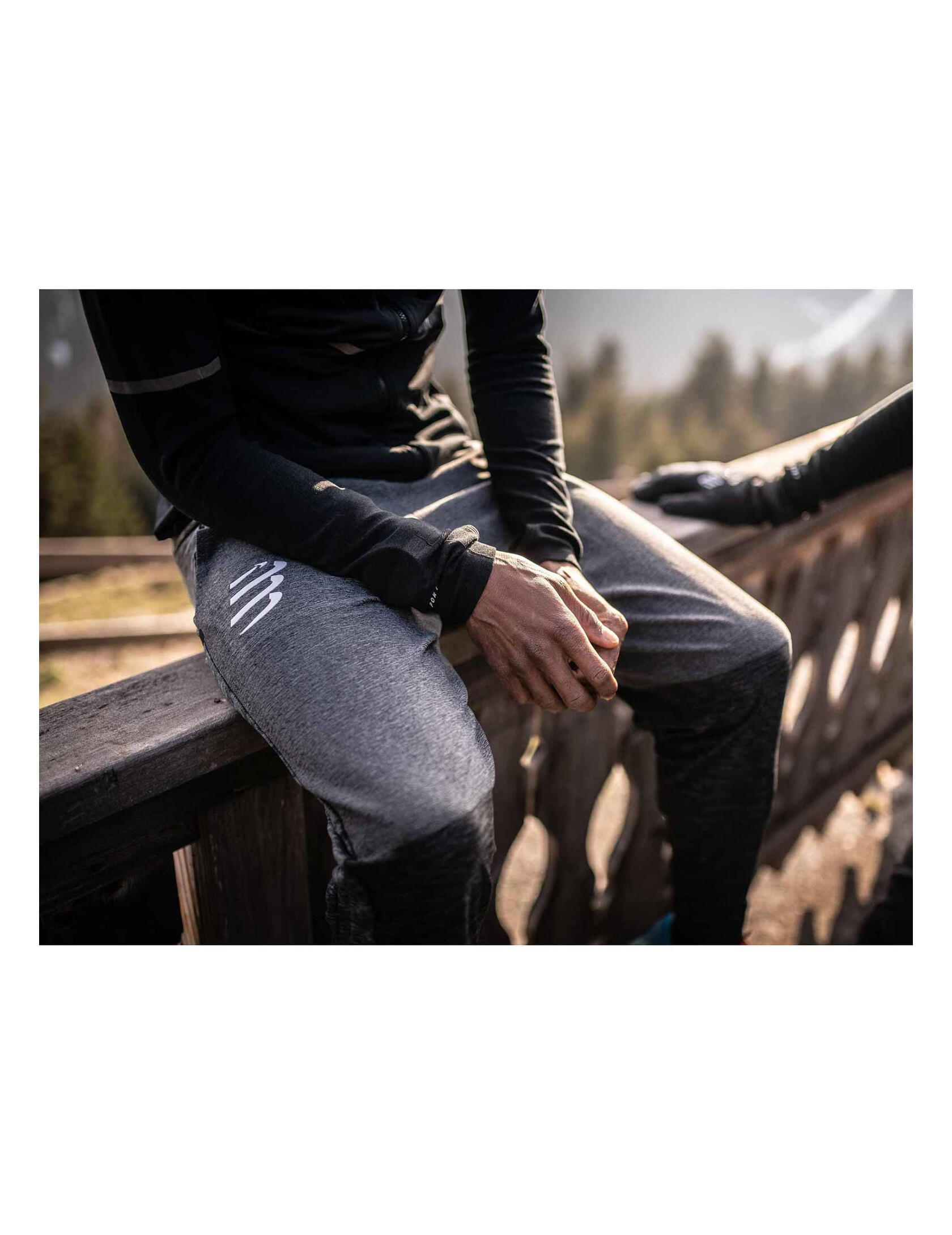 Veste Into the Wool Compressport Mérinos noire coupe ergonomique 4/4
