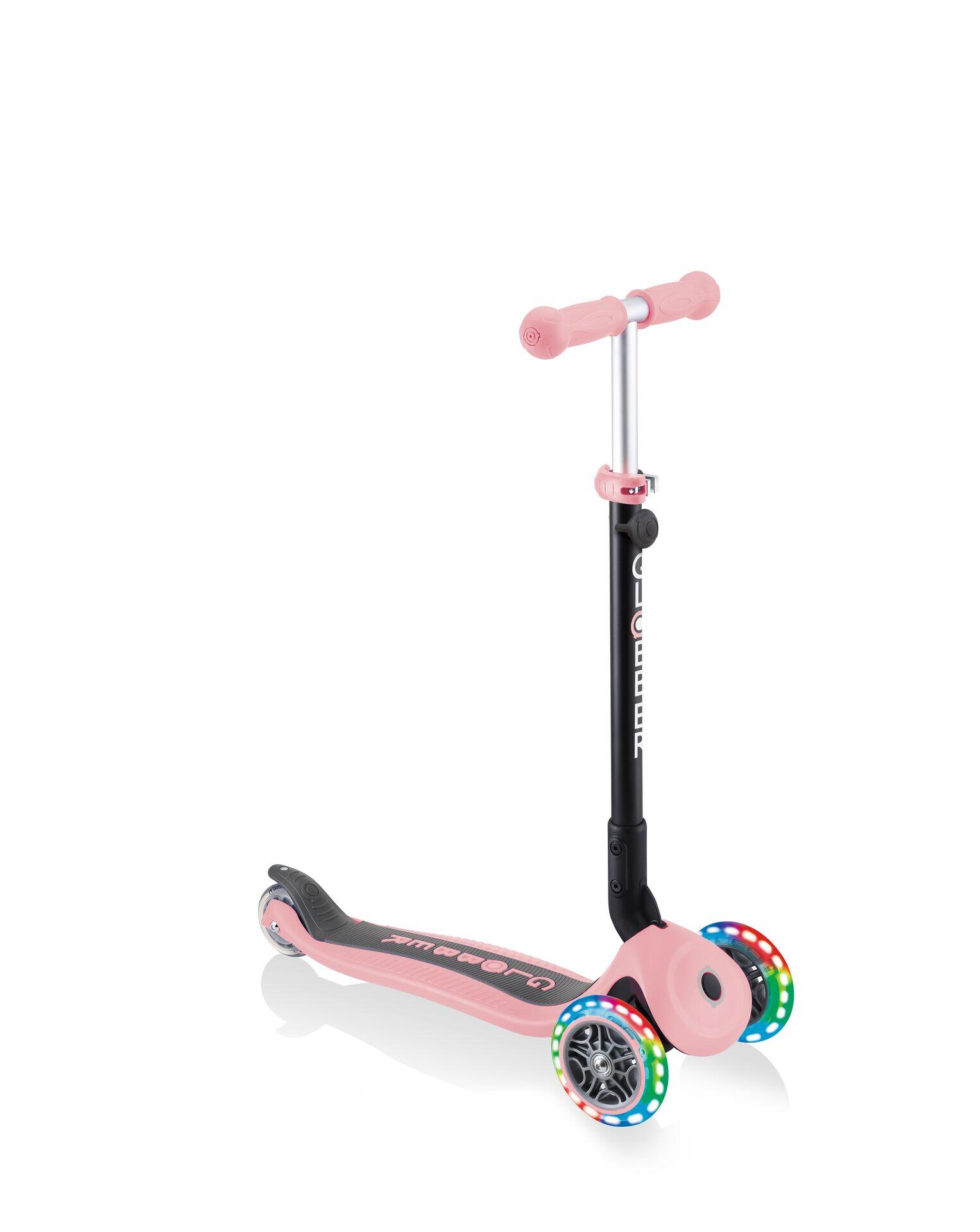 GLOBBER GO-UP FOLDABLE LIGHTS pastellrosa, mit Leuchtrollen 3/7