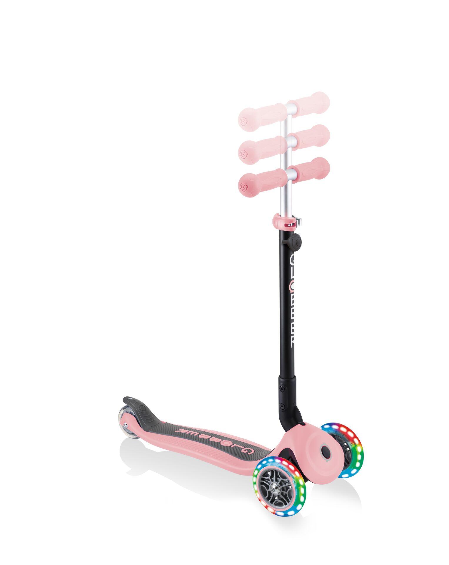 GLOBBER GO-UP FOLDABLE LIGHTS pastellrosa, mit Leuchtrollen 5/7