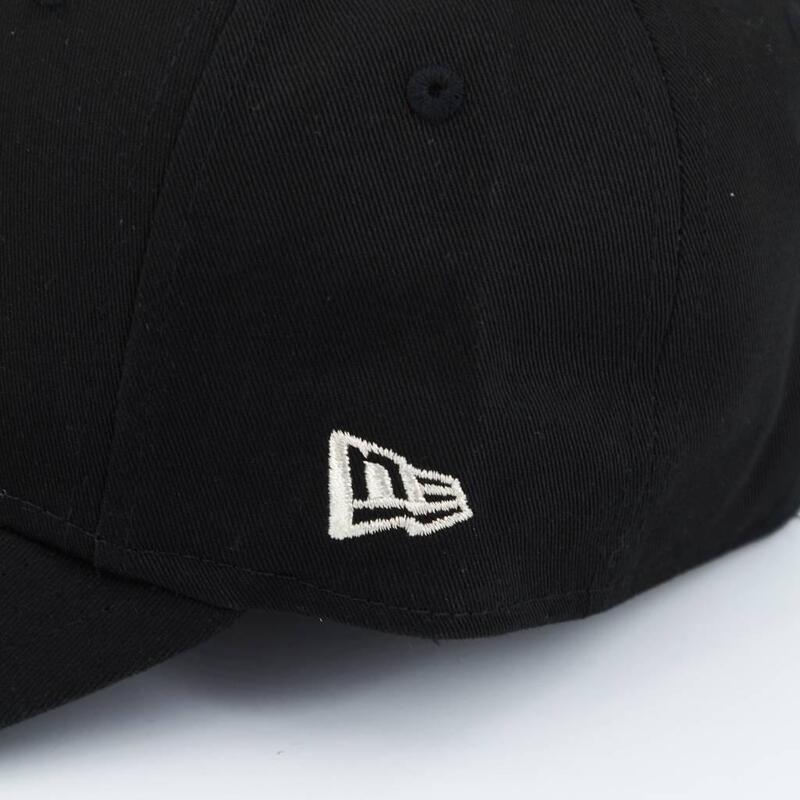 Bonnet New Era Modèle Metallic Logo 9fort Couleur Noir