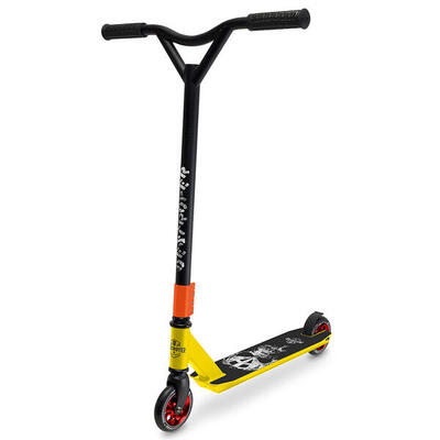 Scooter street surfing destroyer wit vuurmasker