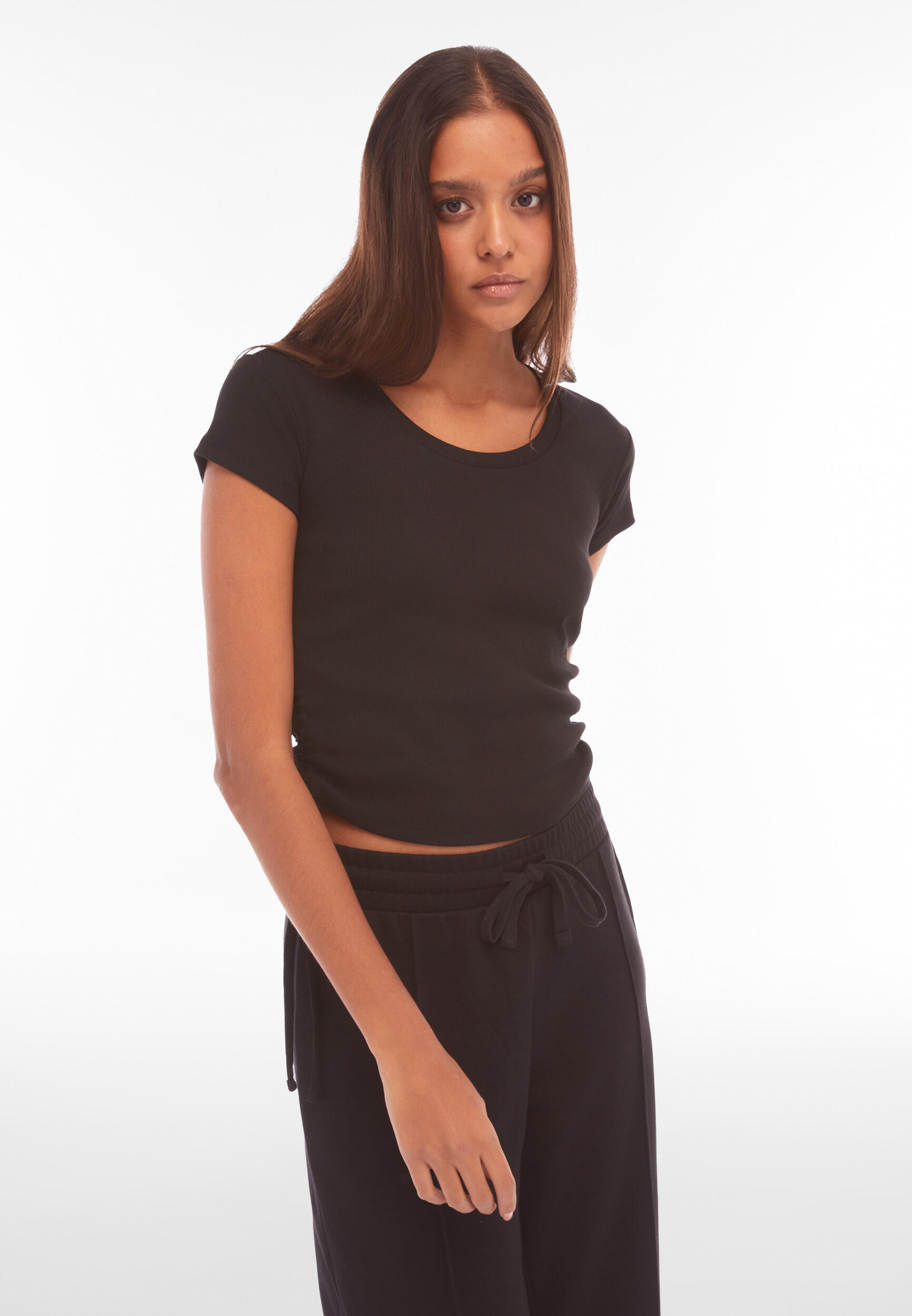 T-shirt donna slim fit in costina con laccetti sui fianchi 2/5