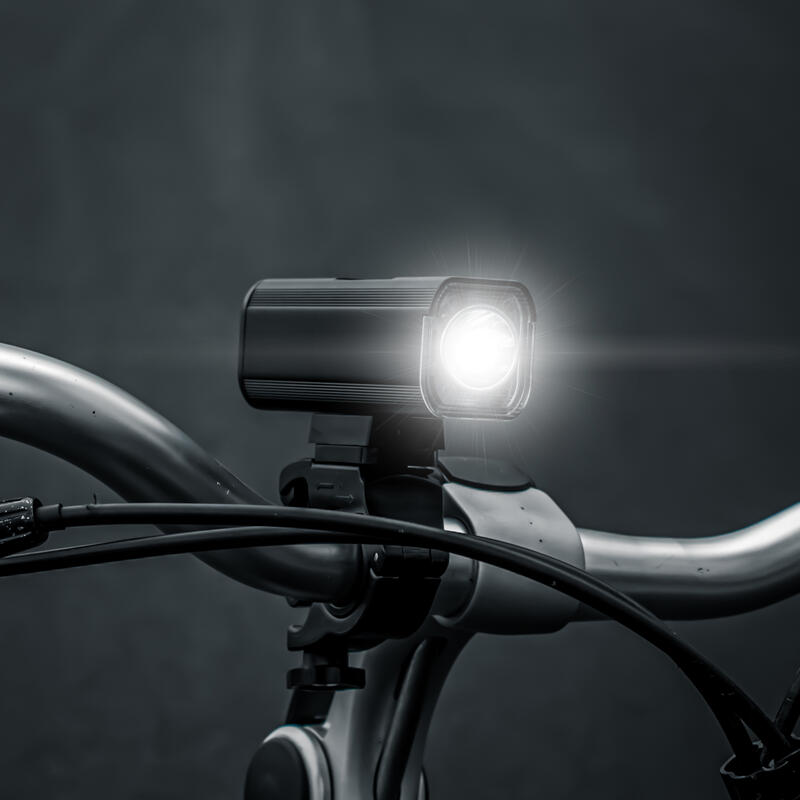 Un set de lumini pentru biciclete VA0071 + VA0117 USB față și spate
