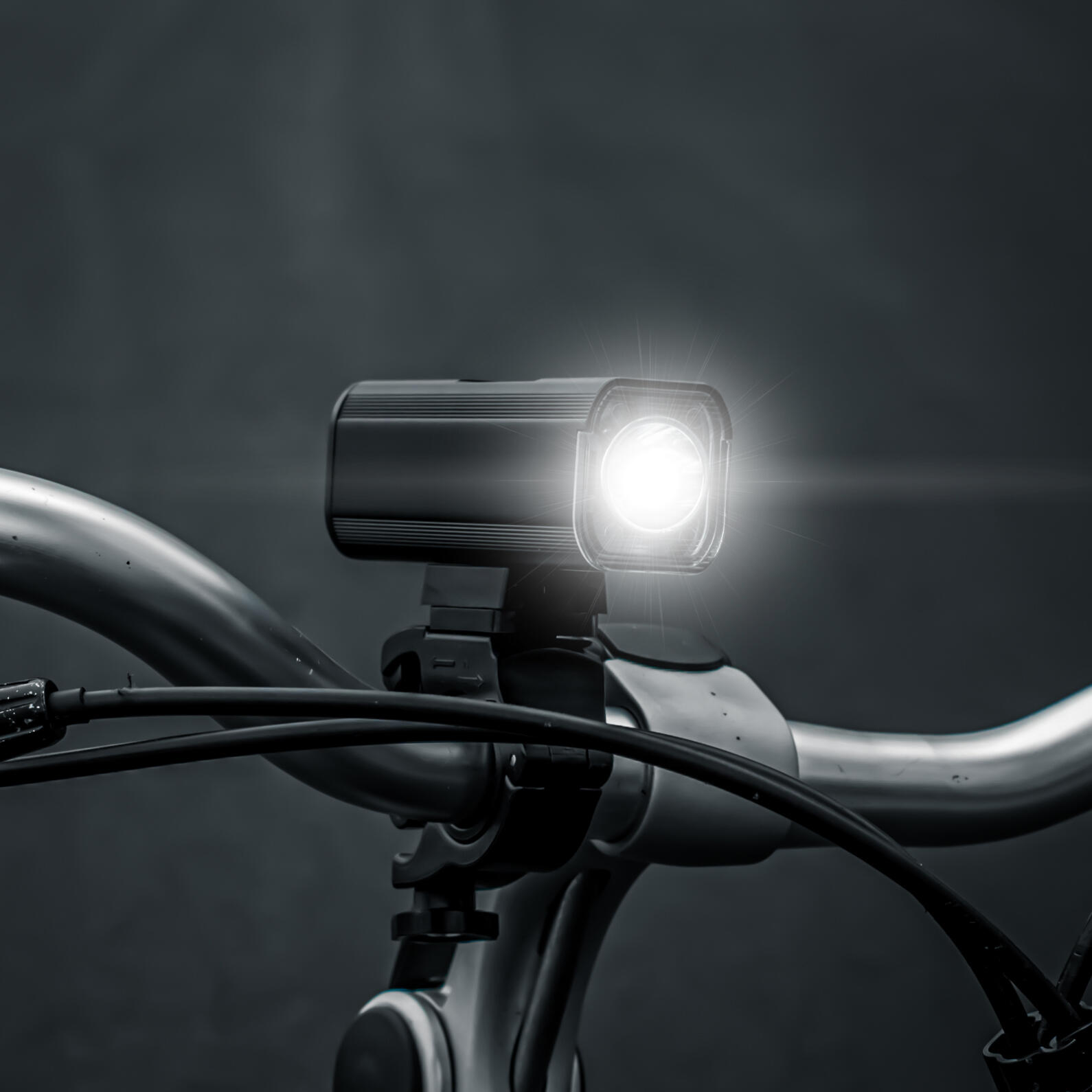 Vayox VA0071 eclairage avant de velo 1300lm batterie externe LCD rechargeable VAYOX Decathlon