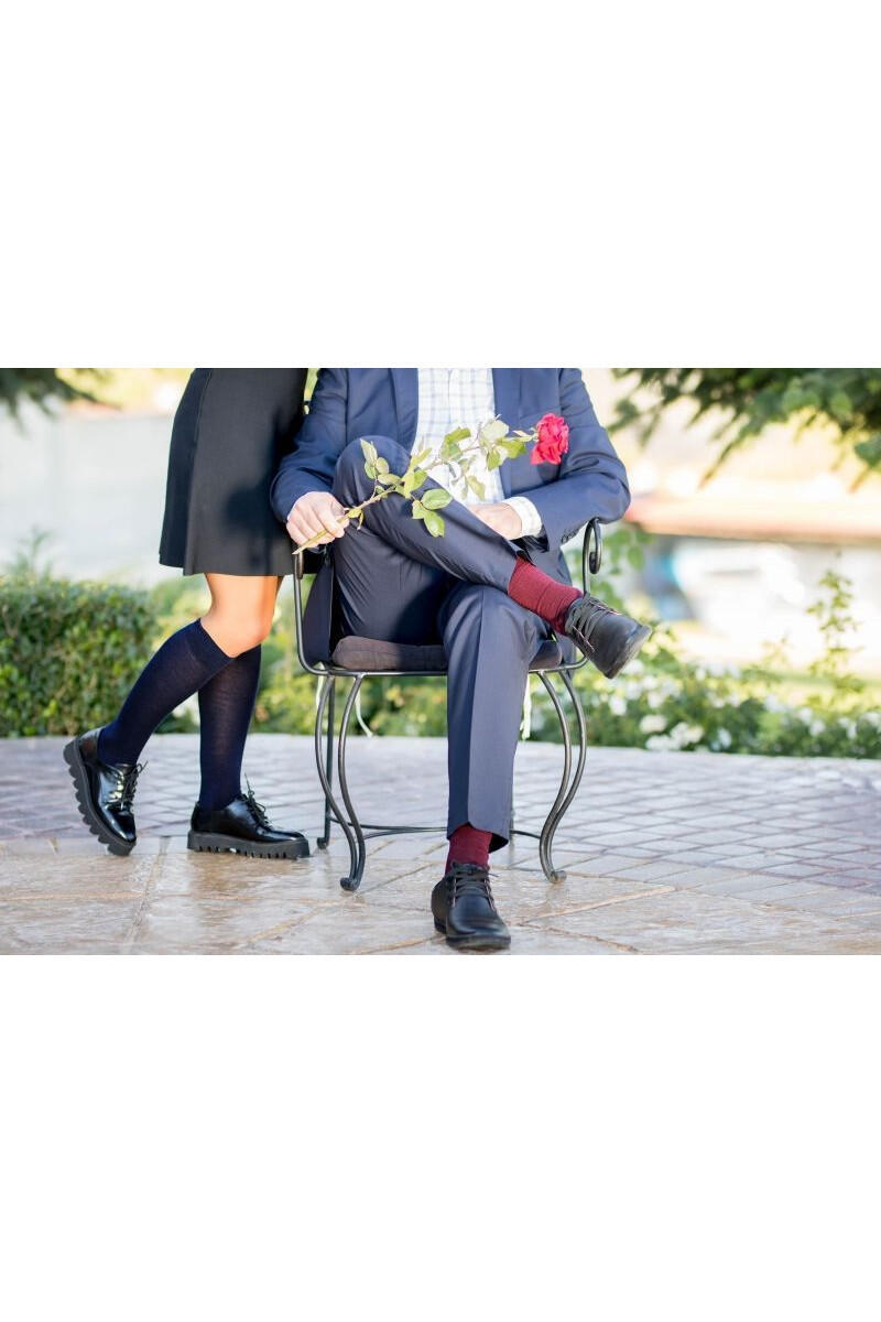 Chaussettes fines longues 3/4 en laine bordeaux 5/7