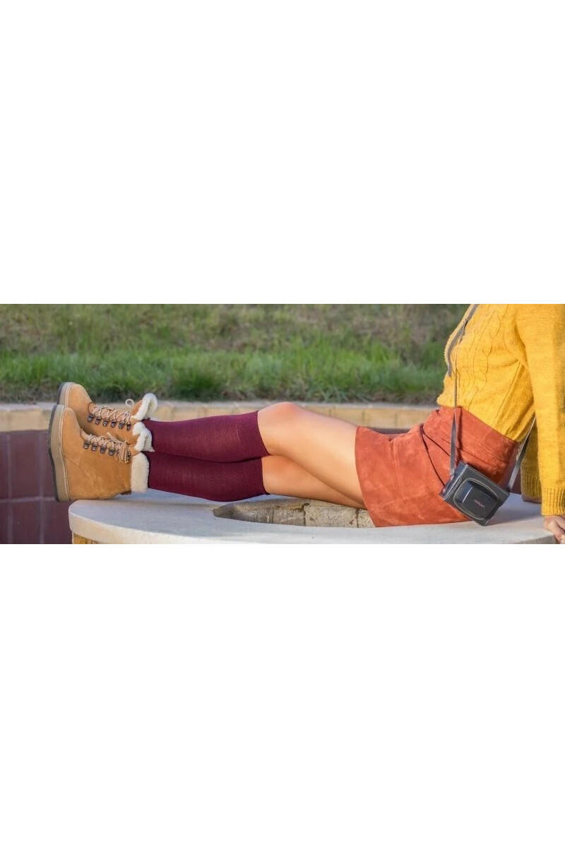 Chaussettes fines longues 3/4 en laine bordeaux 6/7