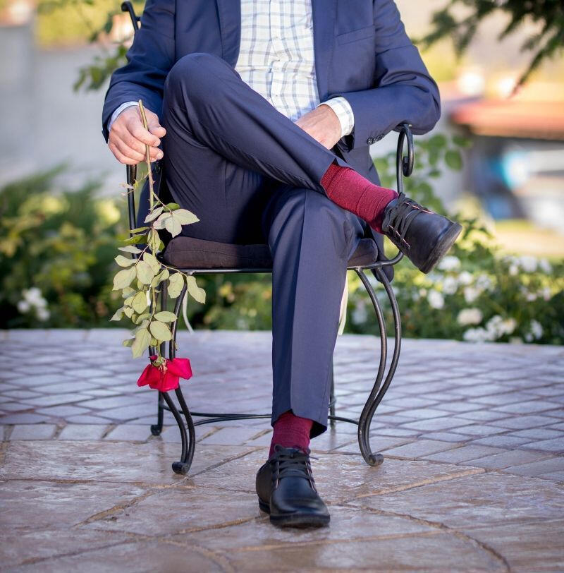 Chaussettes fines longues 3/4 en laine bordeaux 4/7