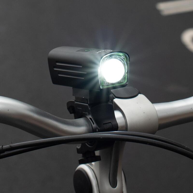 Un set de lumini pentru biciclete VA0046 + VA0048 USB față și spate