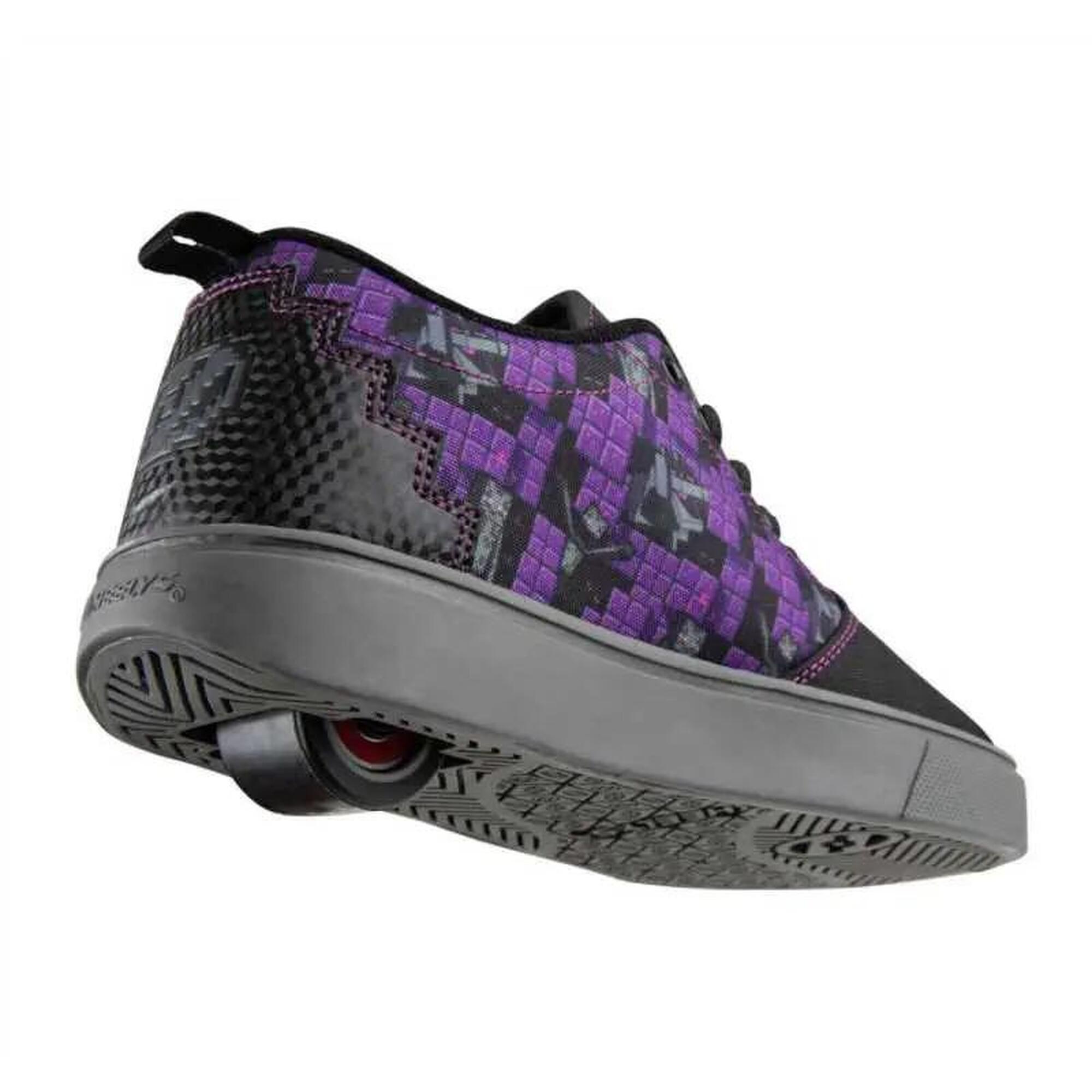 Elegantes Schuhe Mit 2 Rollen Vorne Und Hinten Bildernull