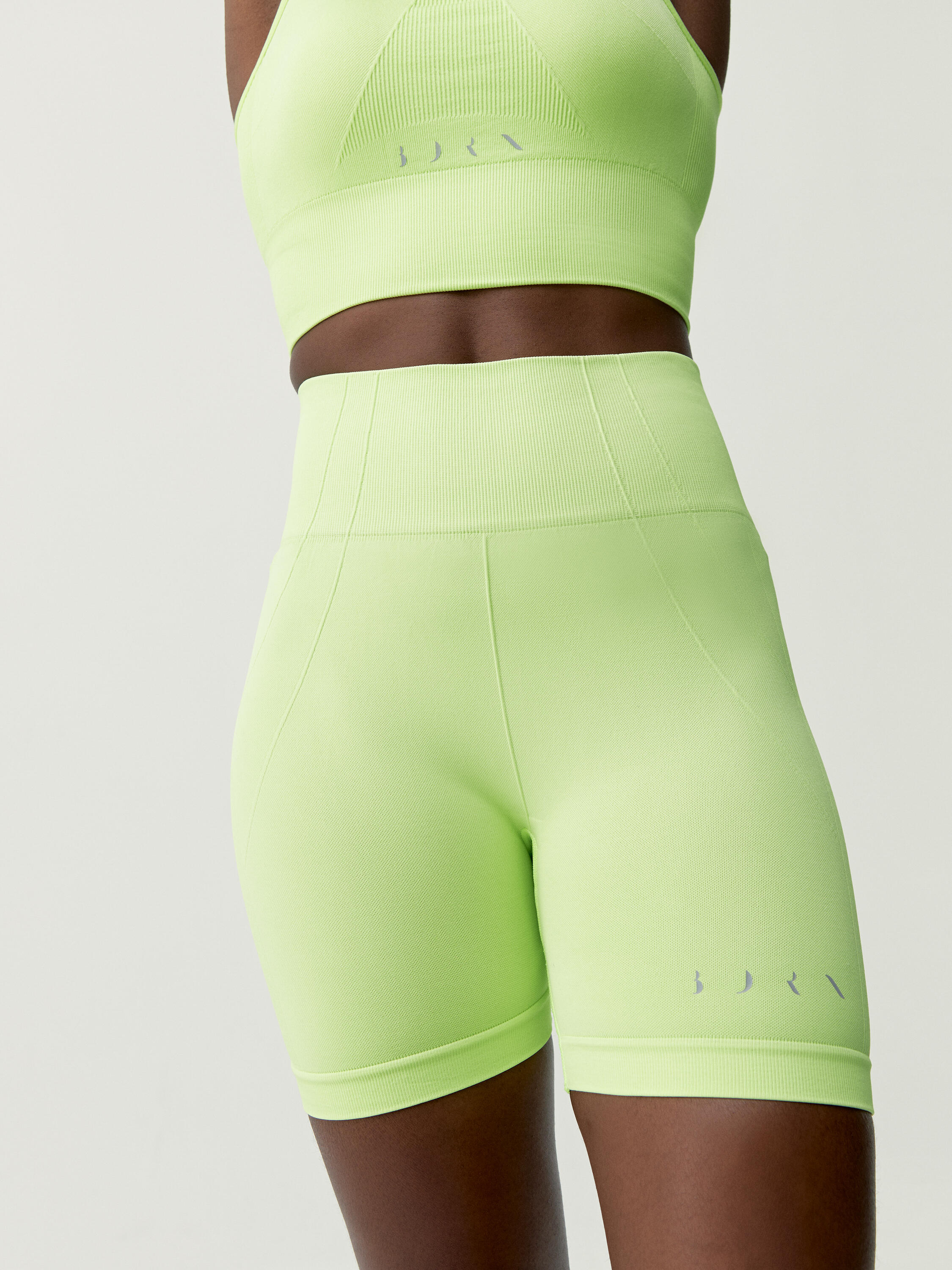 BORN LIVING YOGA Pantalón corto de mujer Urdhva Born Living Yoga