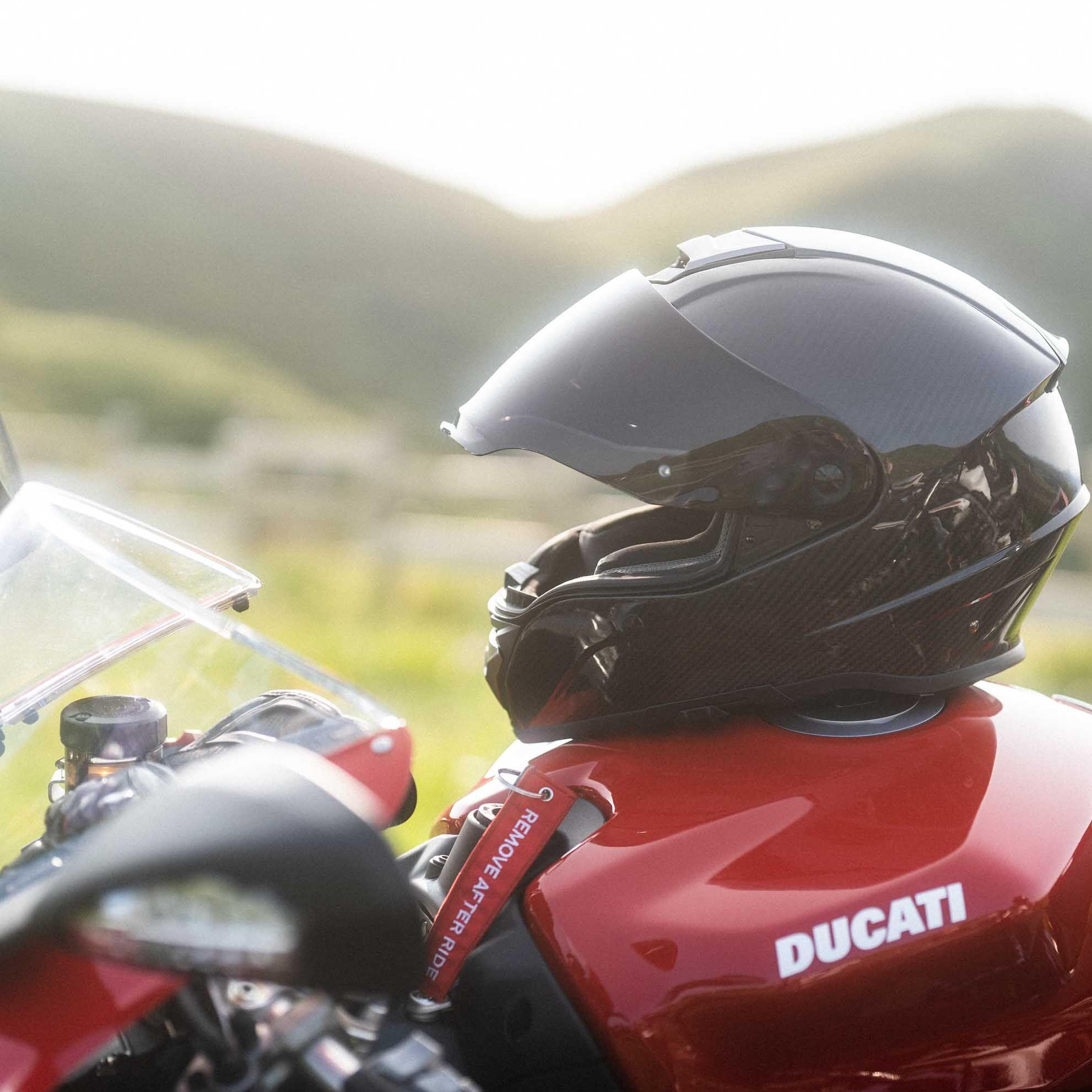MOTOBLOUZ Casque Intégral CONTINENTAL CARBON Black Glossy | ECE 22.06 5/7