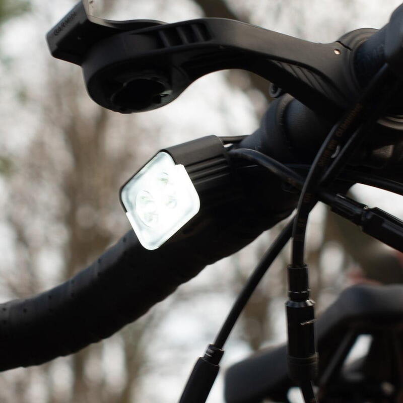 Vayox VA0153 első kerékpár lámpa 300lm 2xLED újratölthető USB-C
