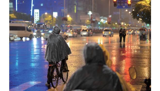 Poncho impermeable negro con capucha - Impermeable de talla universal 4/7