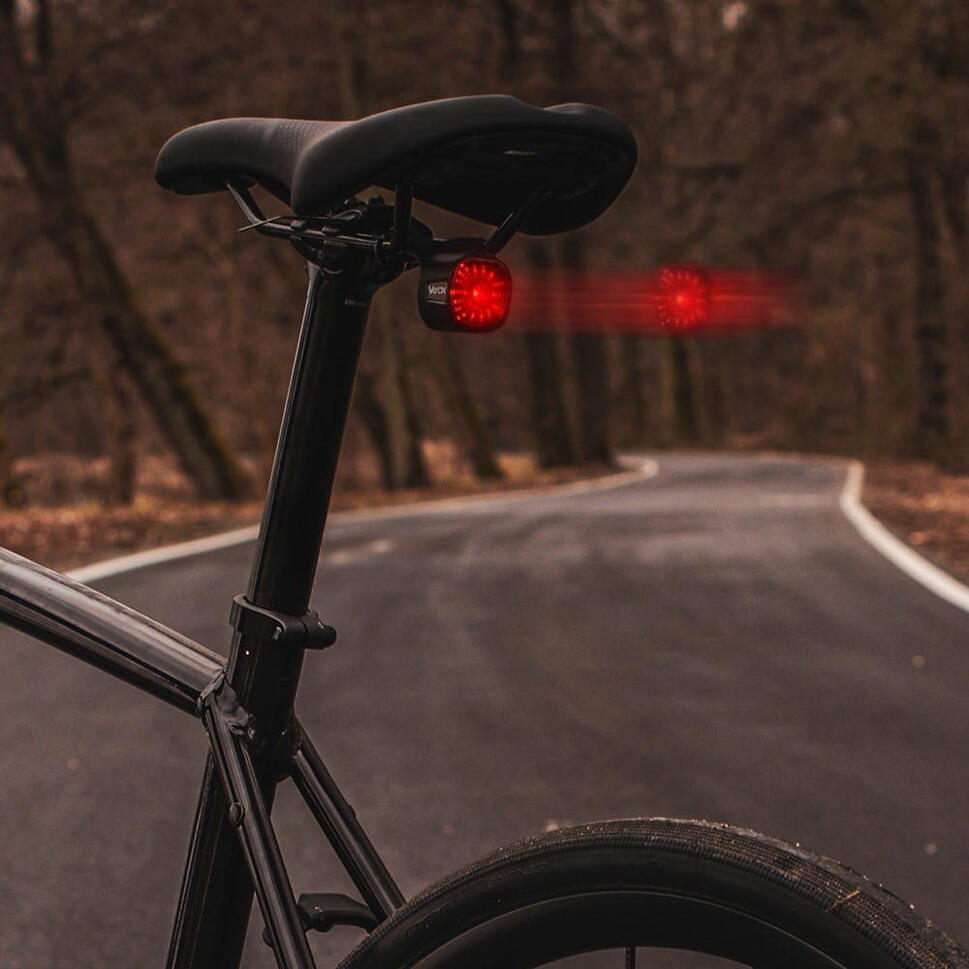Lampka rowerowa tylna Vayox VA0157 SMART 100lm czerwone światło sensor STOP