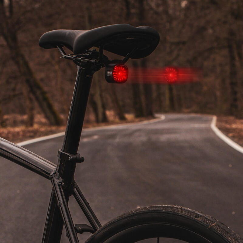 Lampka rowerowa tylna Vayox VA0157 SMART 100lm czerwone światło sensor STOP