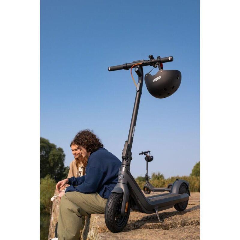 Trottinette Ninebot E2 Pro – Rapide, Sûre & Efficace by Segway