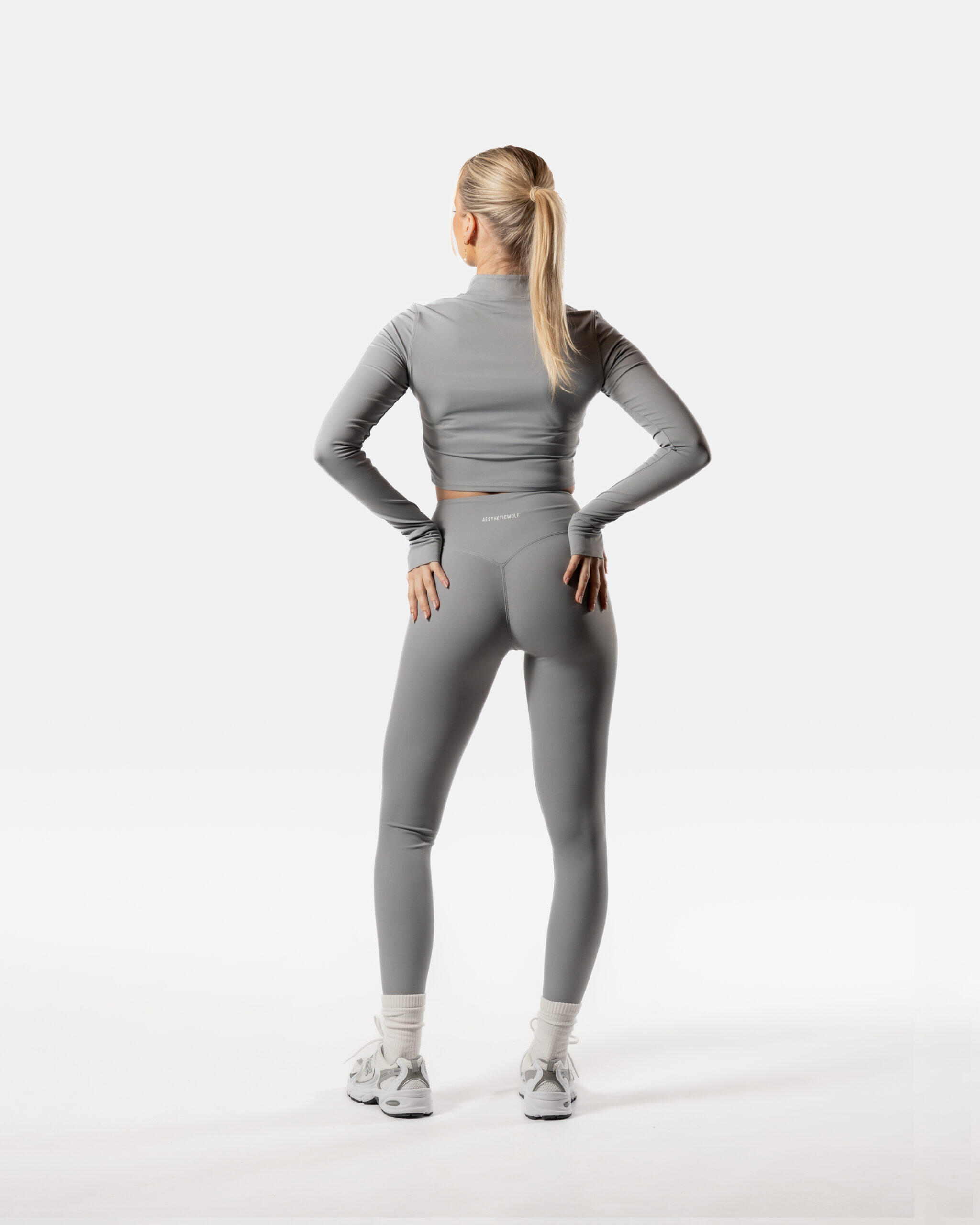 Giacca cropped donna a maniche lunghe per fitness e pilates nera 5/6
