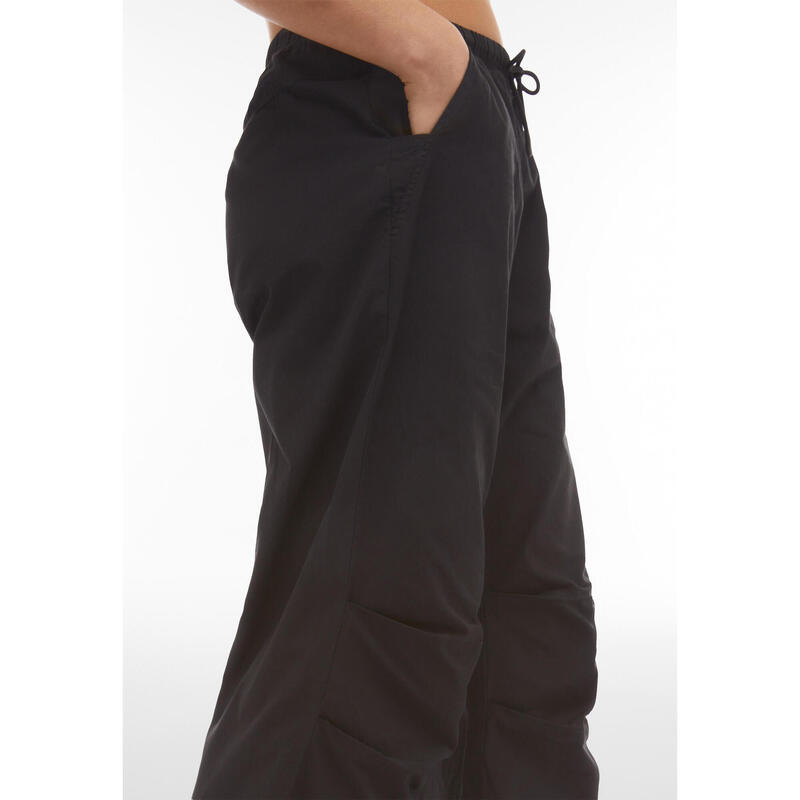 Pantaloni parachute pants in popeline con coulisse sul fondo
