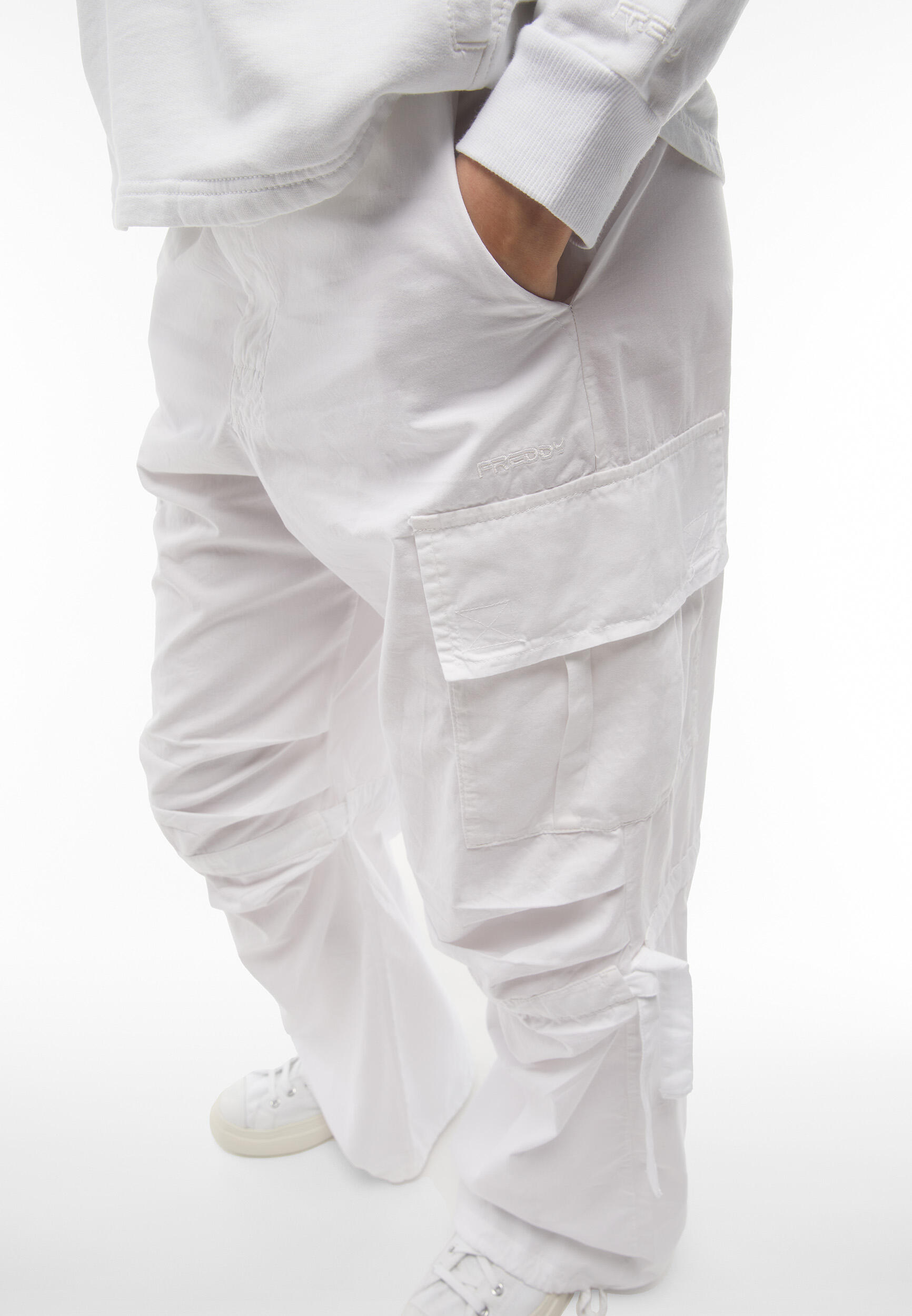 Pantaloni cargo da donna in tessuto popeline tinto capo 4/5