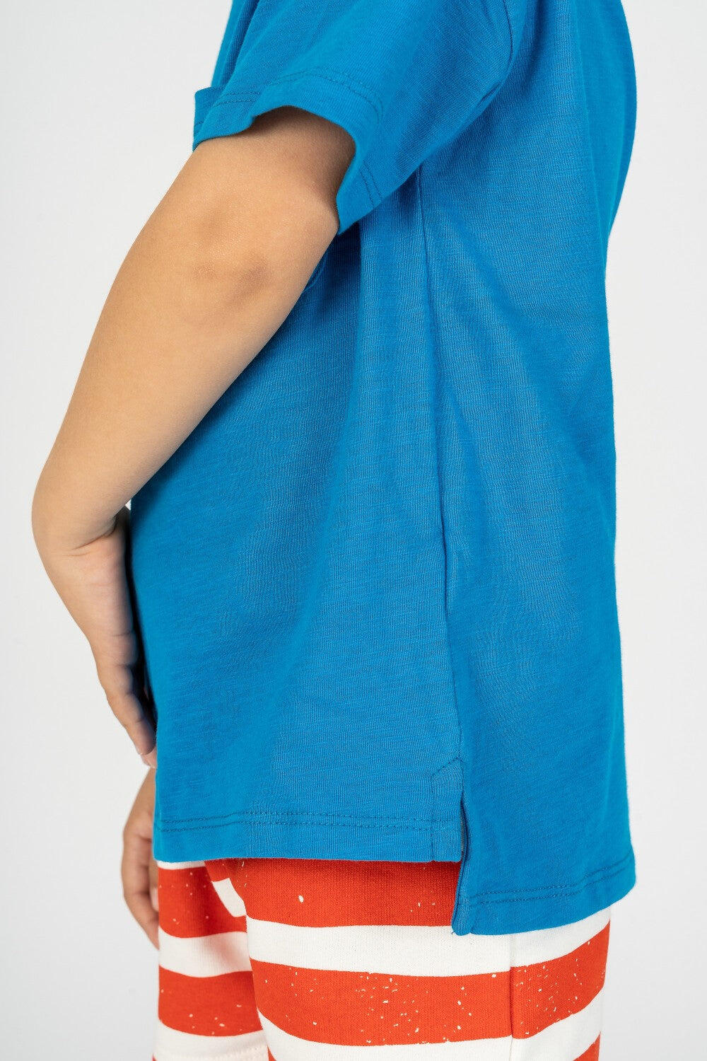 Camiseta azul para bebê menino com bolso 5/5