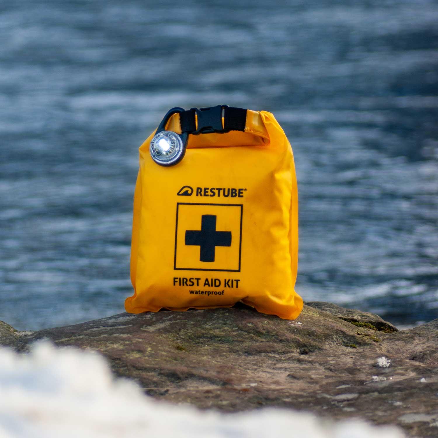 Kit de premiers secours par RESTUBE | Trousse de secours étanche 3/7