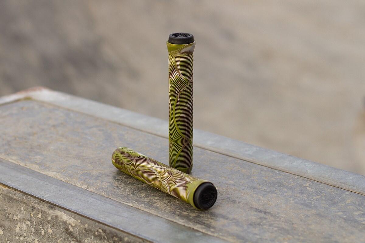 Slamm Team "Swirl" Stuntstep Handvaten / Grips in Jungle groen 3/3