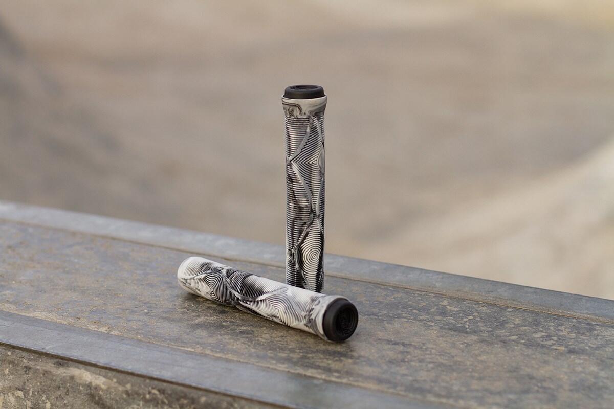 Slamm Team "Swirl" Stuntstep Handvaten / Grips in Urban Grijs 3/3