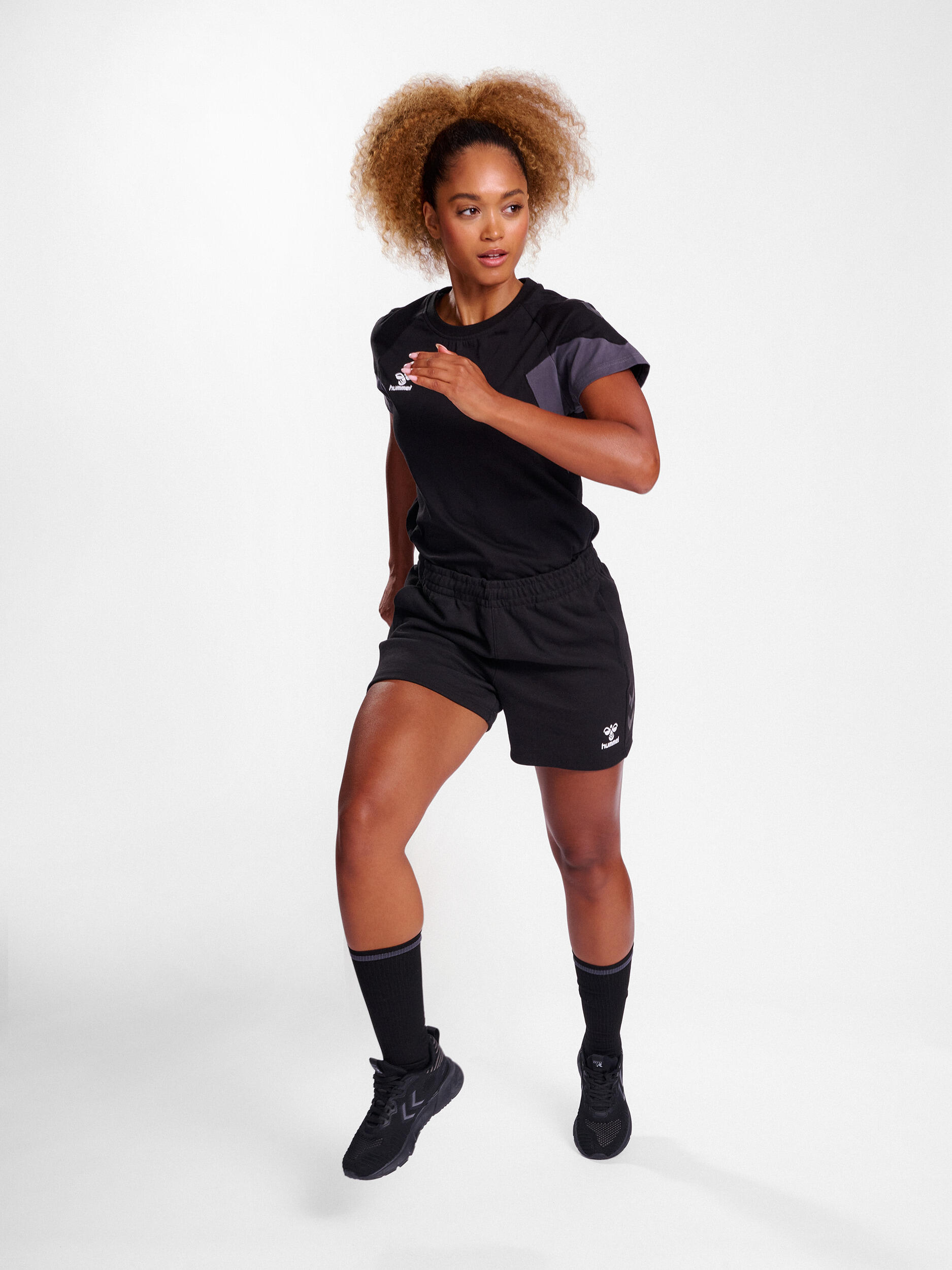 Women's shorts Hummel Travel 2/7