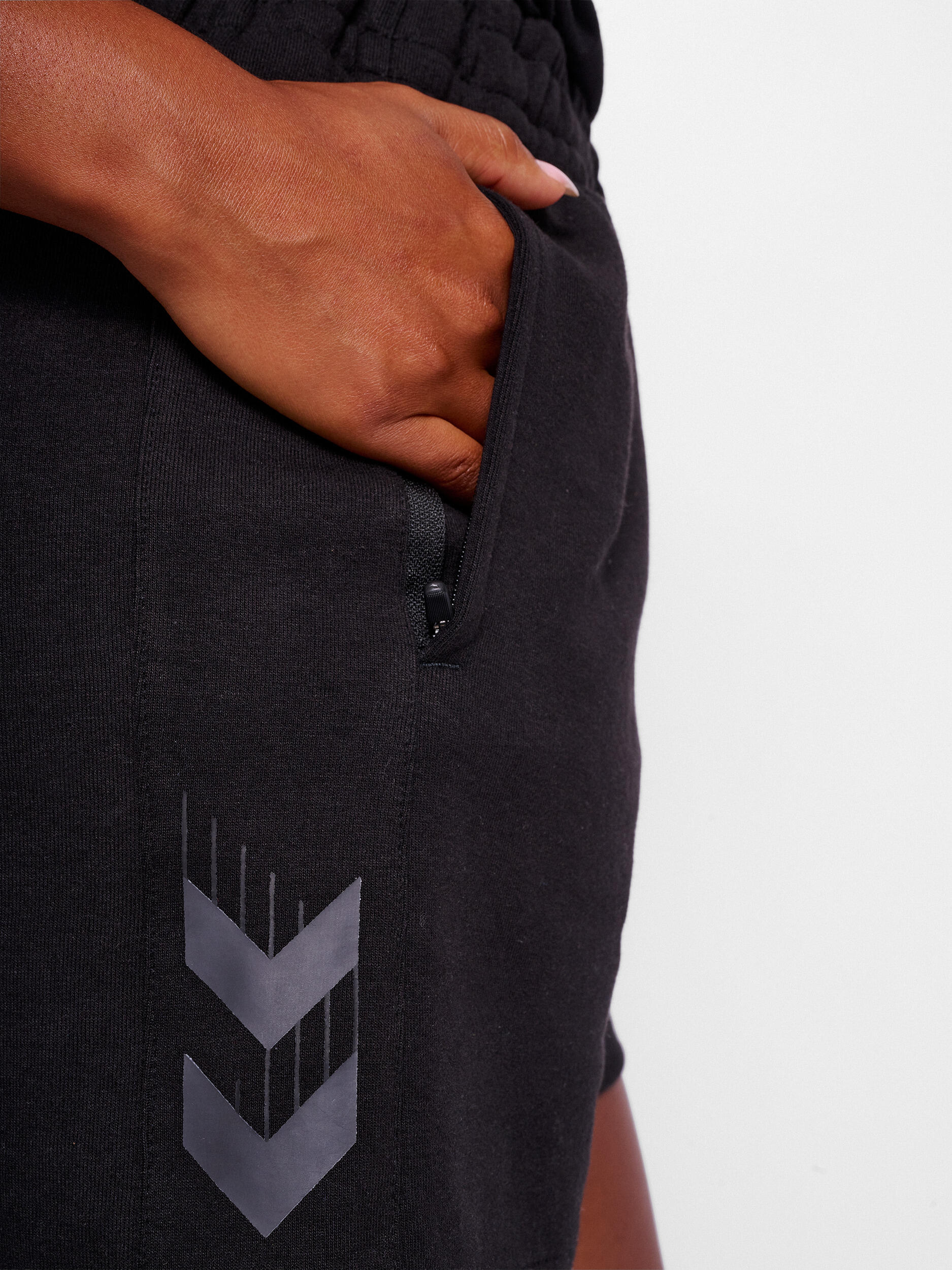 Women's shorts Hummel Travel 4/7