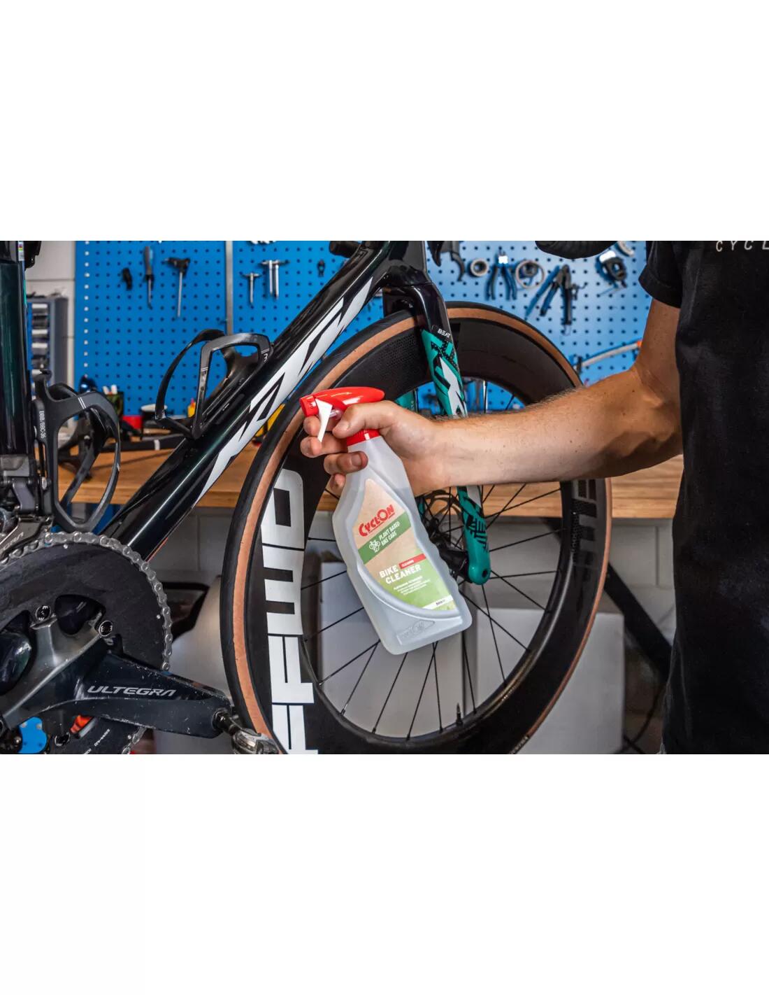 CyclOn Plant-Based Bike Cleaner 2/5