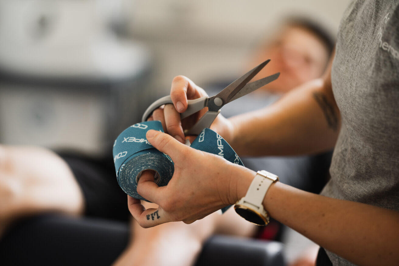 COMPEX Tape kinesiologico  - Set di 12 rotoli 6/6