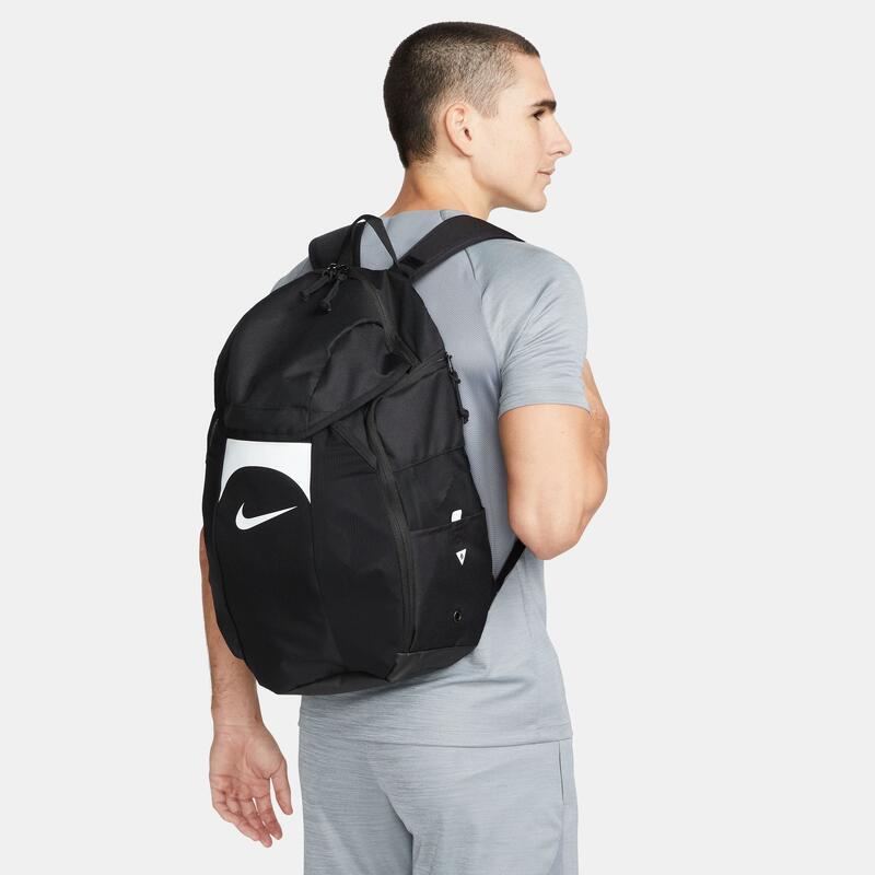 Plecak sportowo-turystyczny Nike Academy Team Storm-FIT Backpack pojemność 30 L