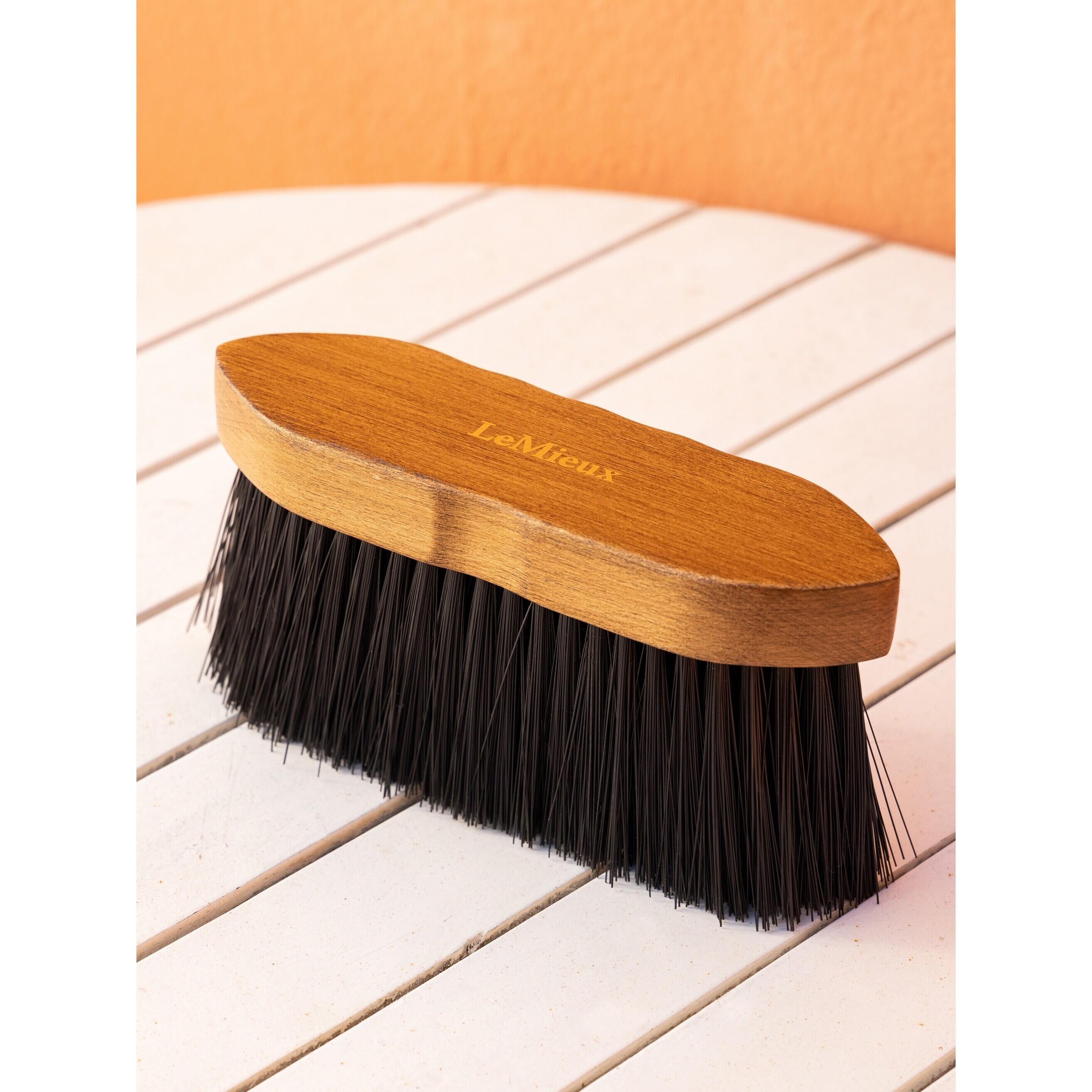 Brosse douce pour cheval LeMieux Artisan Flick 3/4
