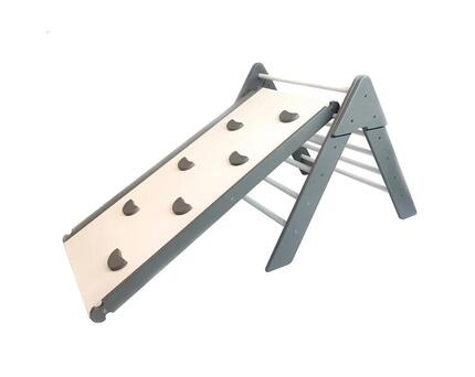 Structure d’escalade en bois d’intérieur avec triangle d’escalade et toboggan