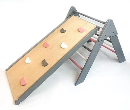 Structure d’escalade en bois d’intérieur avec triangle d’escalade et toboggan