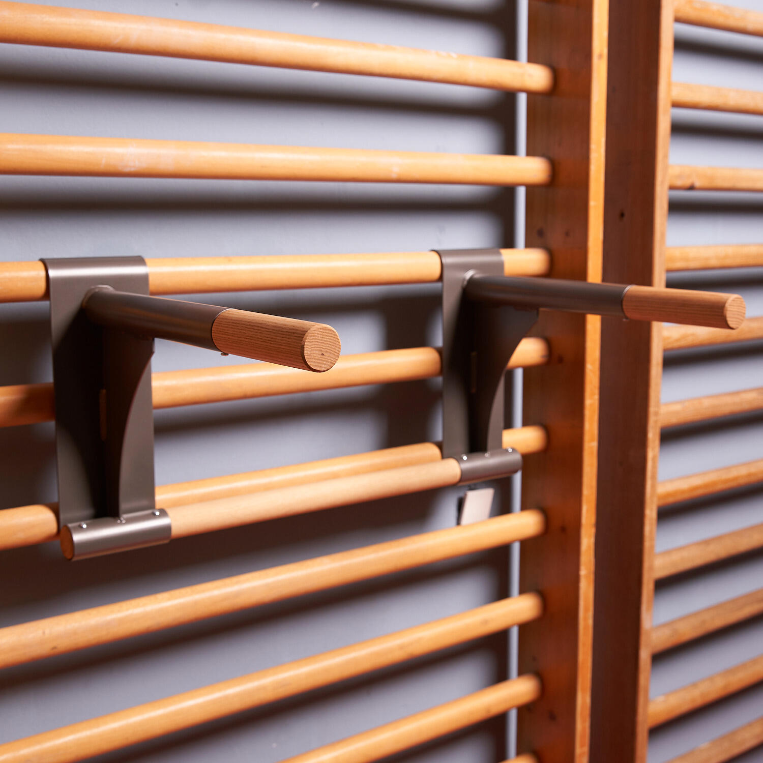 Wall Bars with Pull-Up and Dip Bars Wall bars: 230x80 cm Turnen / Kunstturnen 3/4