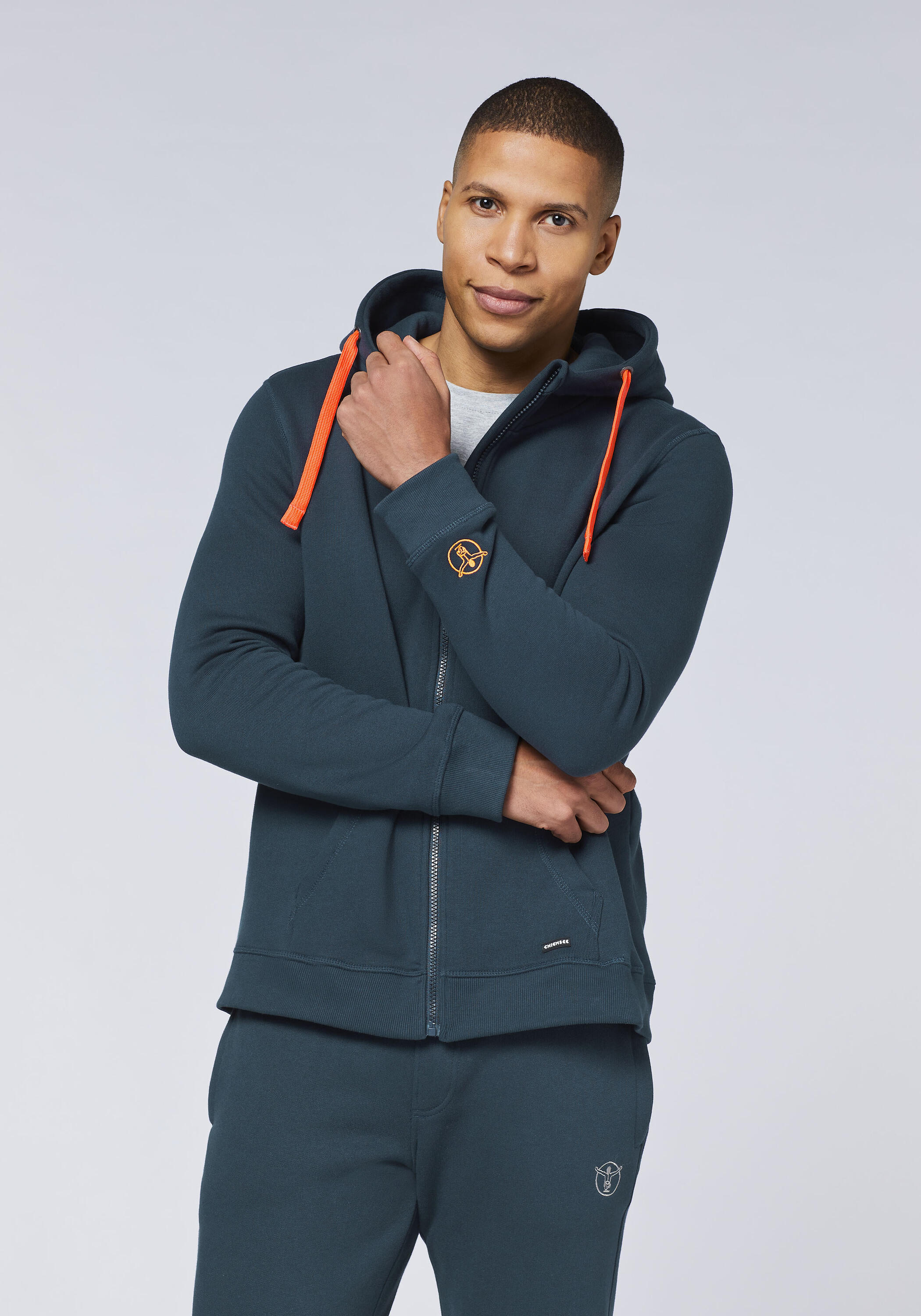 Sweatjacke mit Kapuze und Label-Symbol am Ärmel 3/7