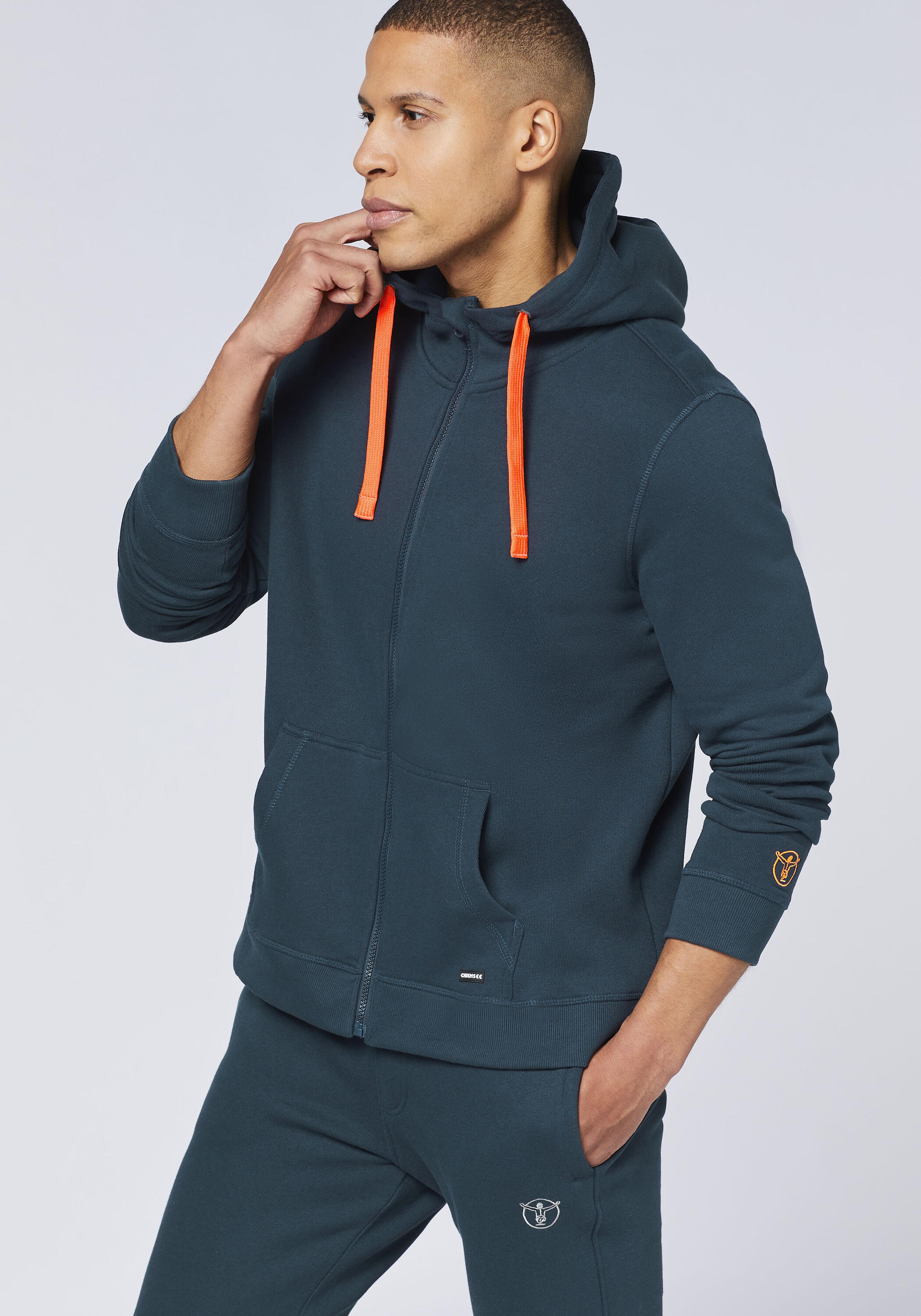 Sweatjacke mit Kapuze und Label-Symbol am Ärmel 6/7