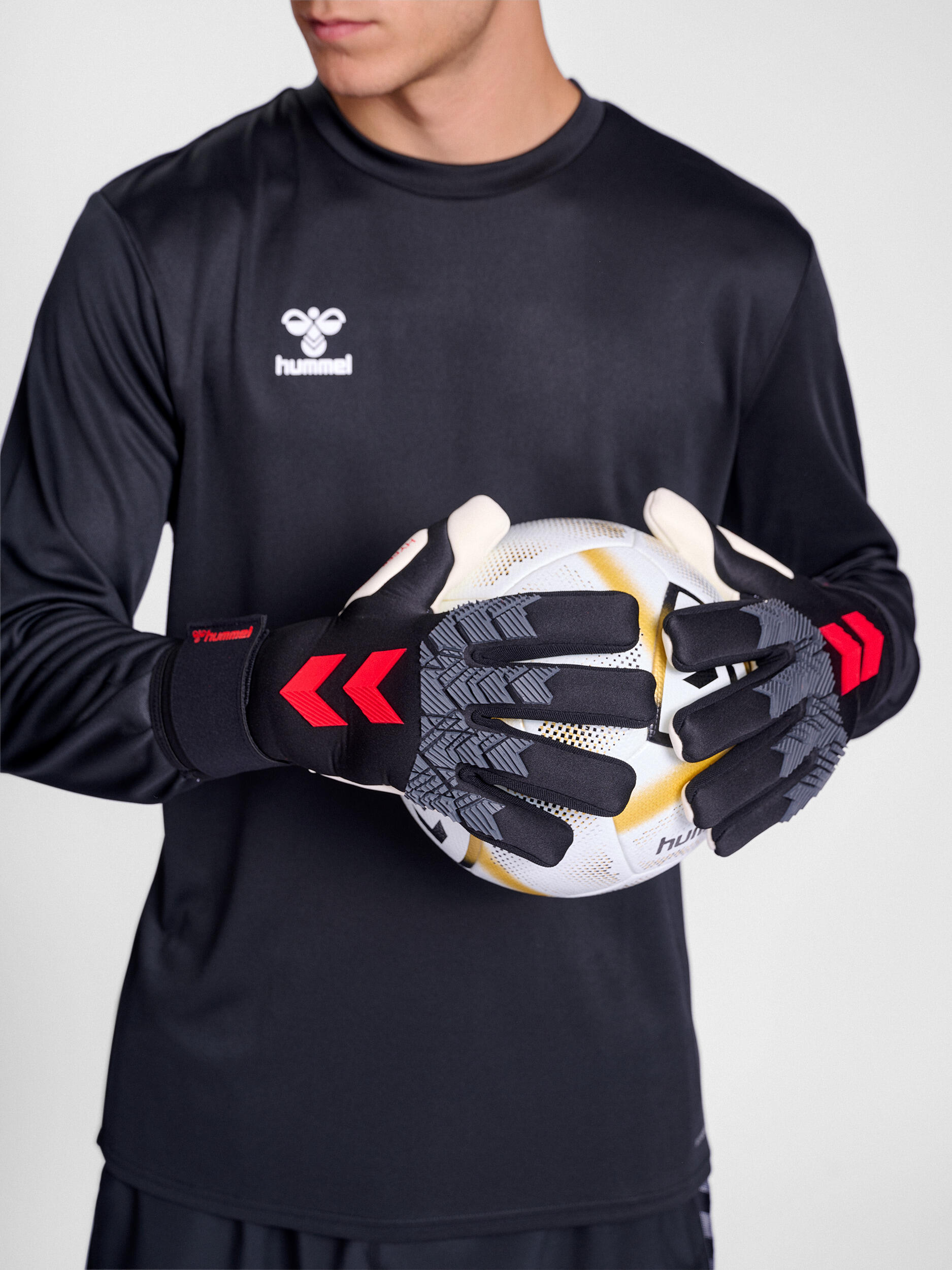 Hyper grip goalkeeper gloves Hummel 2/7