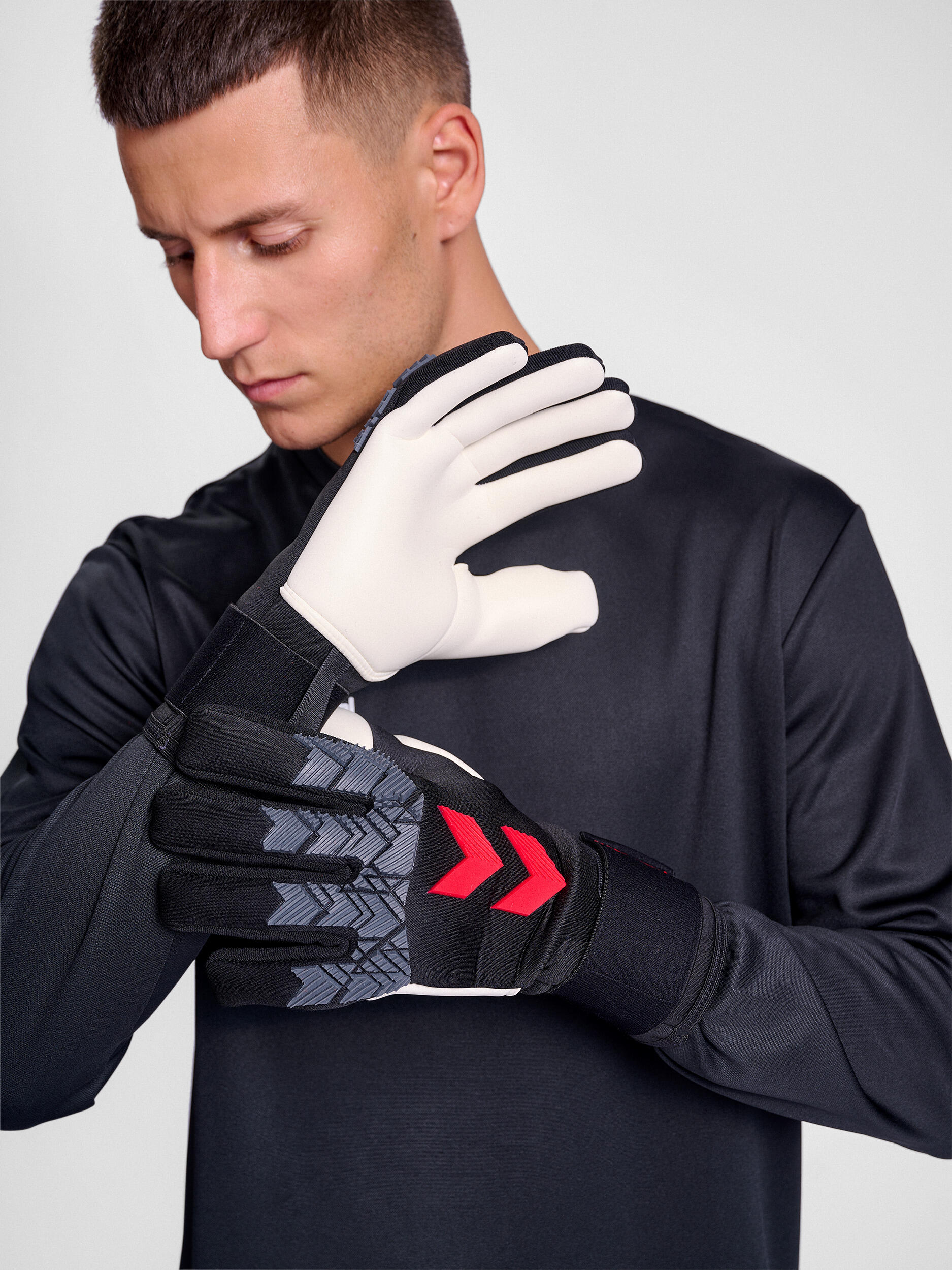 Hyper grip goalkeeper gloves Hummel 3/7