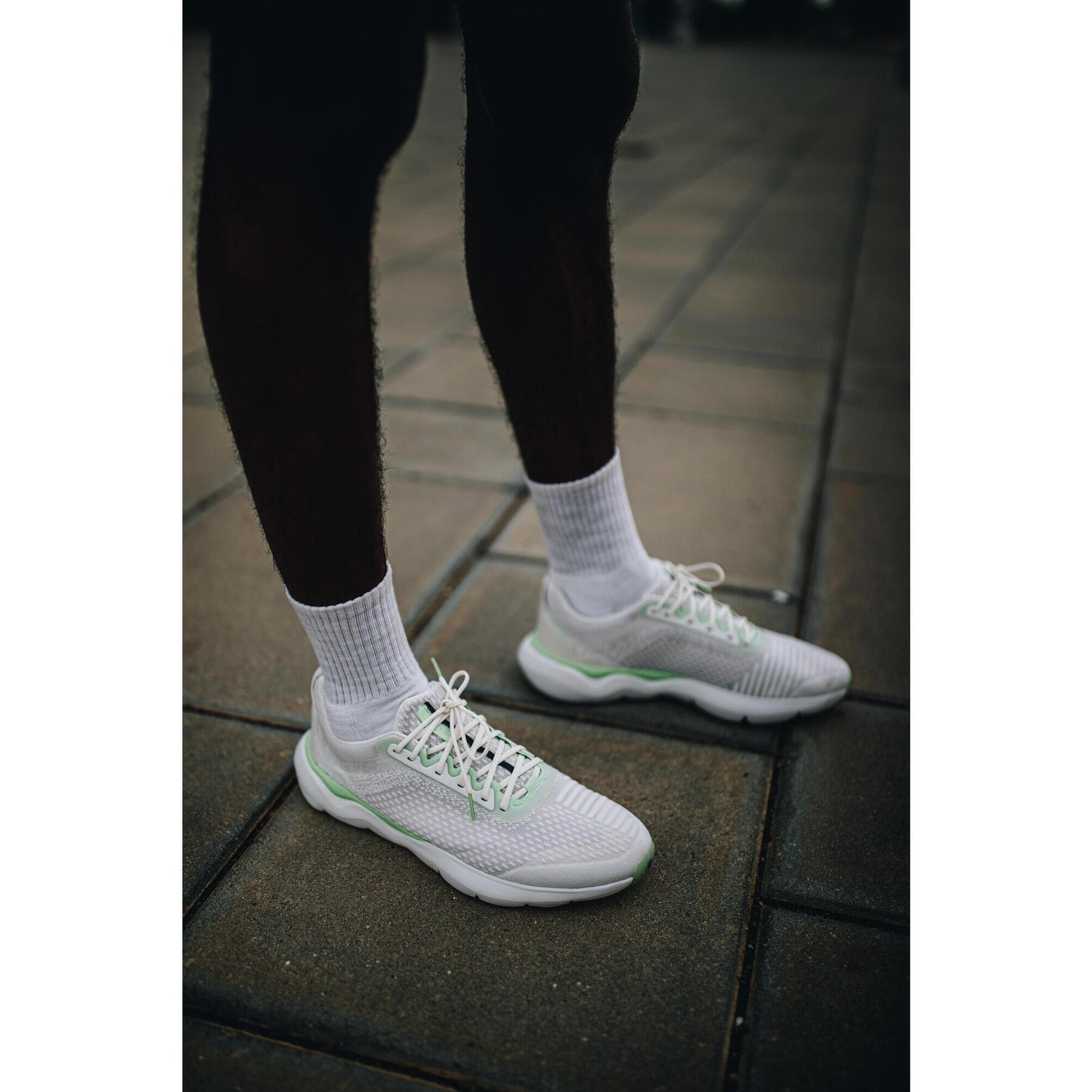 Refurbished Mens running shoes - Light Green and Off-White - A Grade 7/7