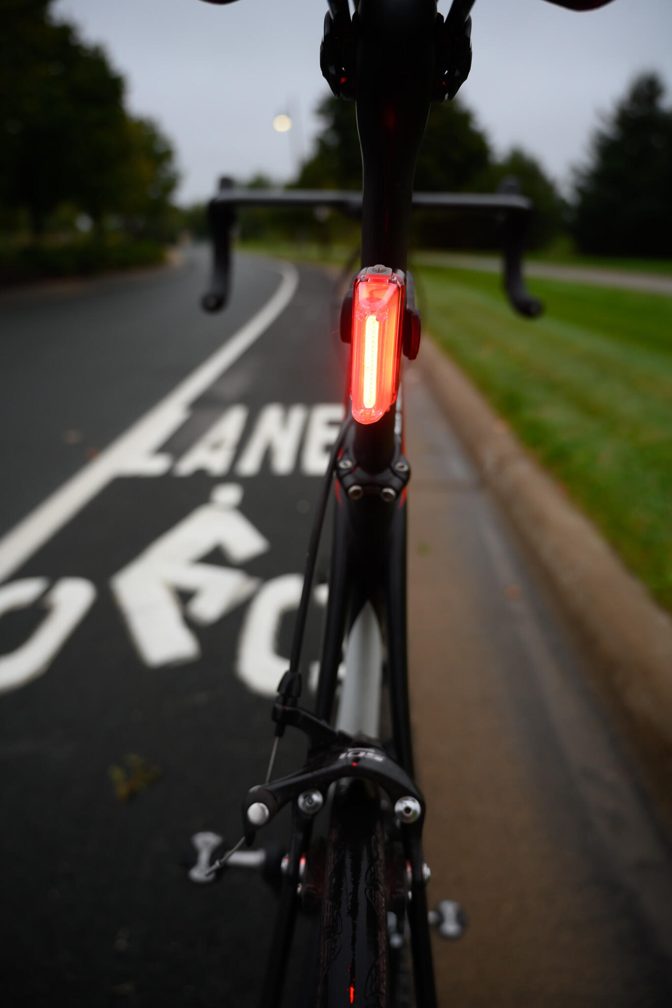 ECLAIRAGE VELO ARR USB SENTRY AERO 260 2/4