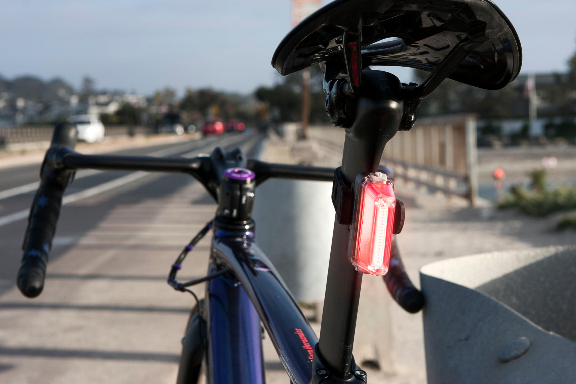 ECLAIRAGE VELO ARR USB SENTRY AERO 260 3/4